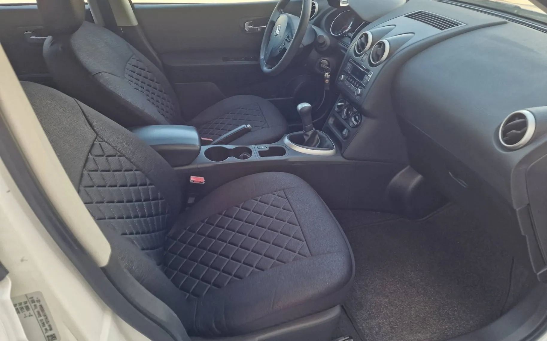 Notranja slika - Nissan Qashqai - 1.6 16V SAMO 98.000km 2.LASTNIK - 8