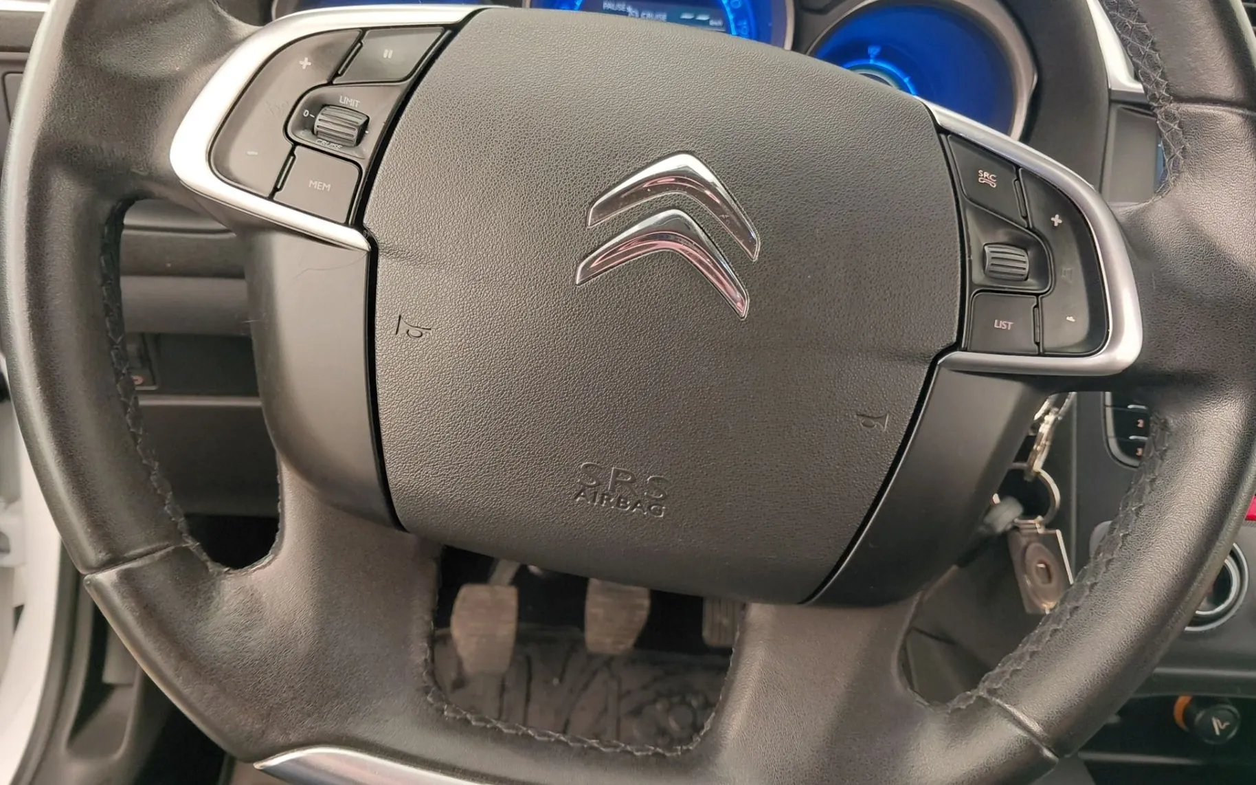 Notranja slika - Citroën C4 - 1.6 e-HDi 6 PRESTAV-NAVIGACIJA-TEMPOMAT-ODLIČEN - 10