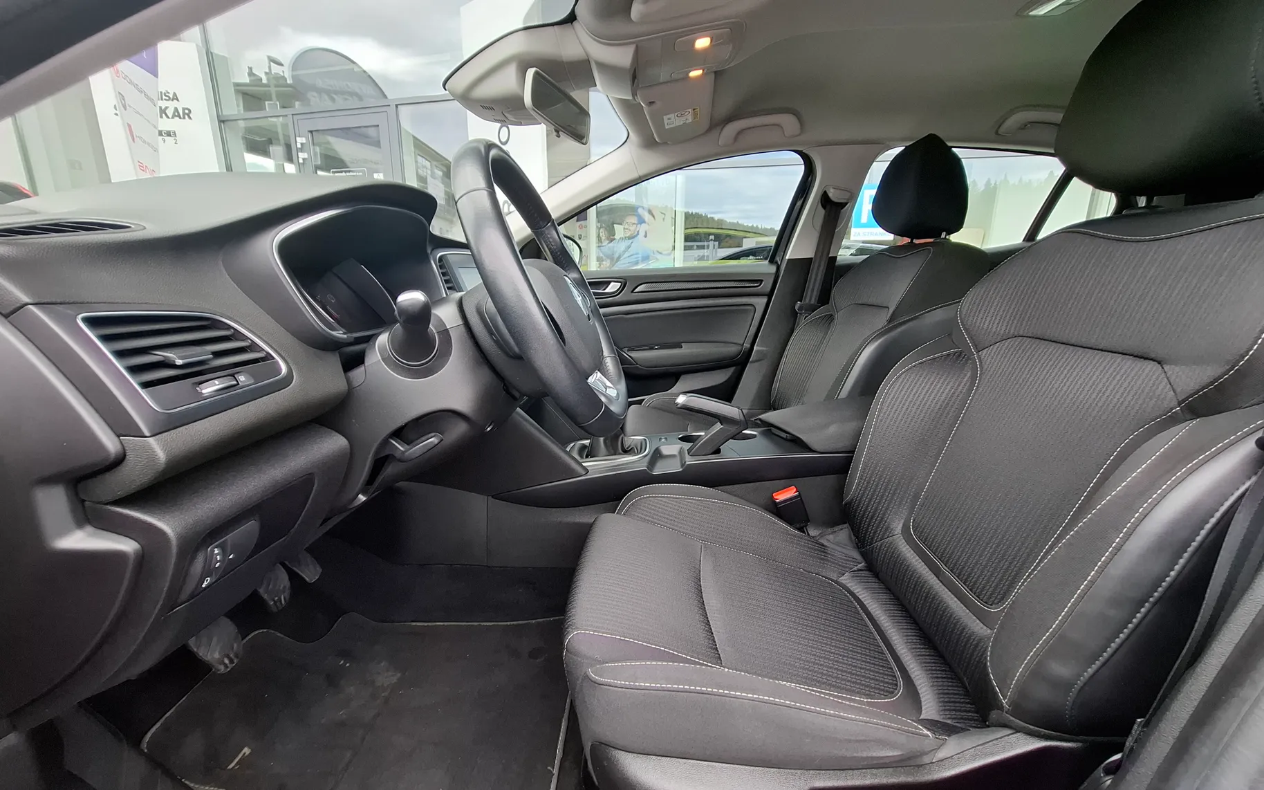 Zunanja slika - Renault Megane Limousine - 1.3 16V - LEPO OHRANJEN - ZNANA SERVISNA ZGOD. - 11