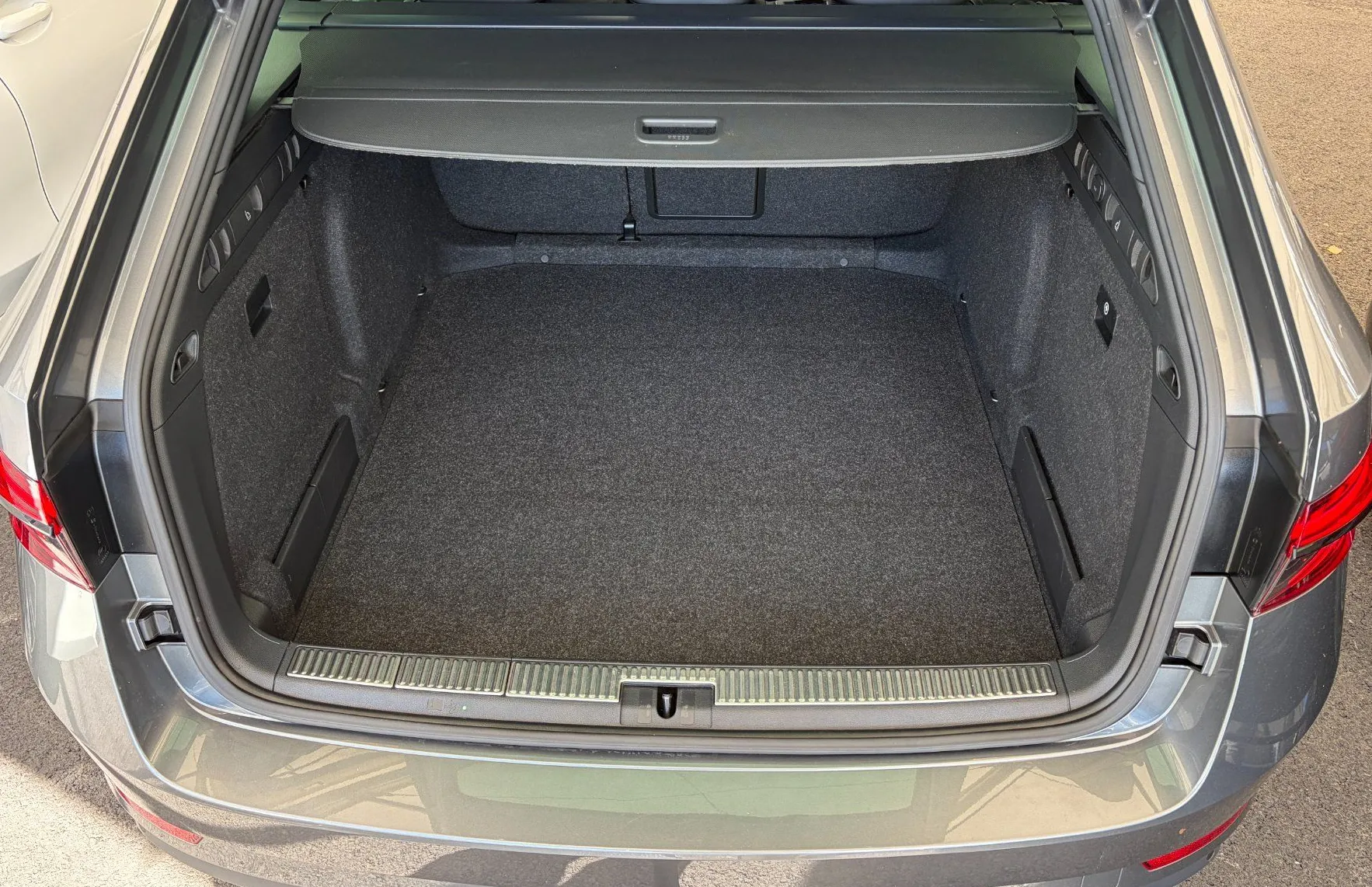 Zunanja slika - Škoda Superb - Combi 2.0 TDI Sportline DSG - PANO - MEMORY-KLJUKA - 11