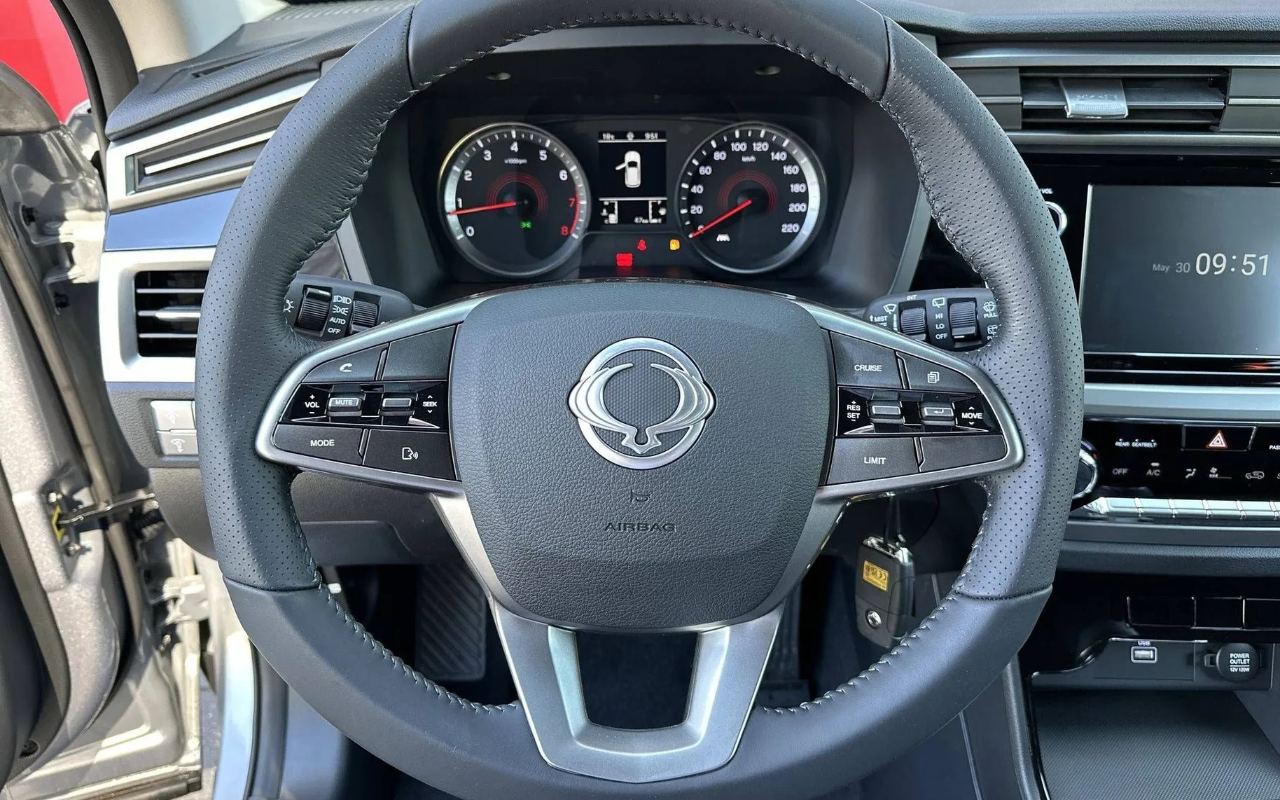 Notranja slika - SsangYong Korando - 1.5 T-GDi Style 2WD MT... - 12