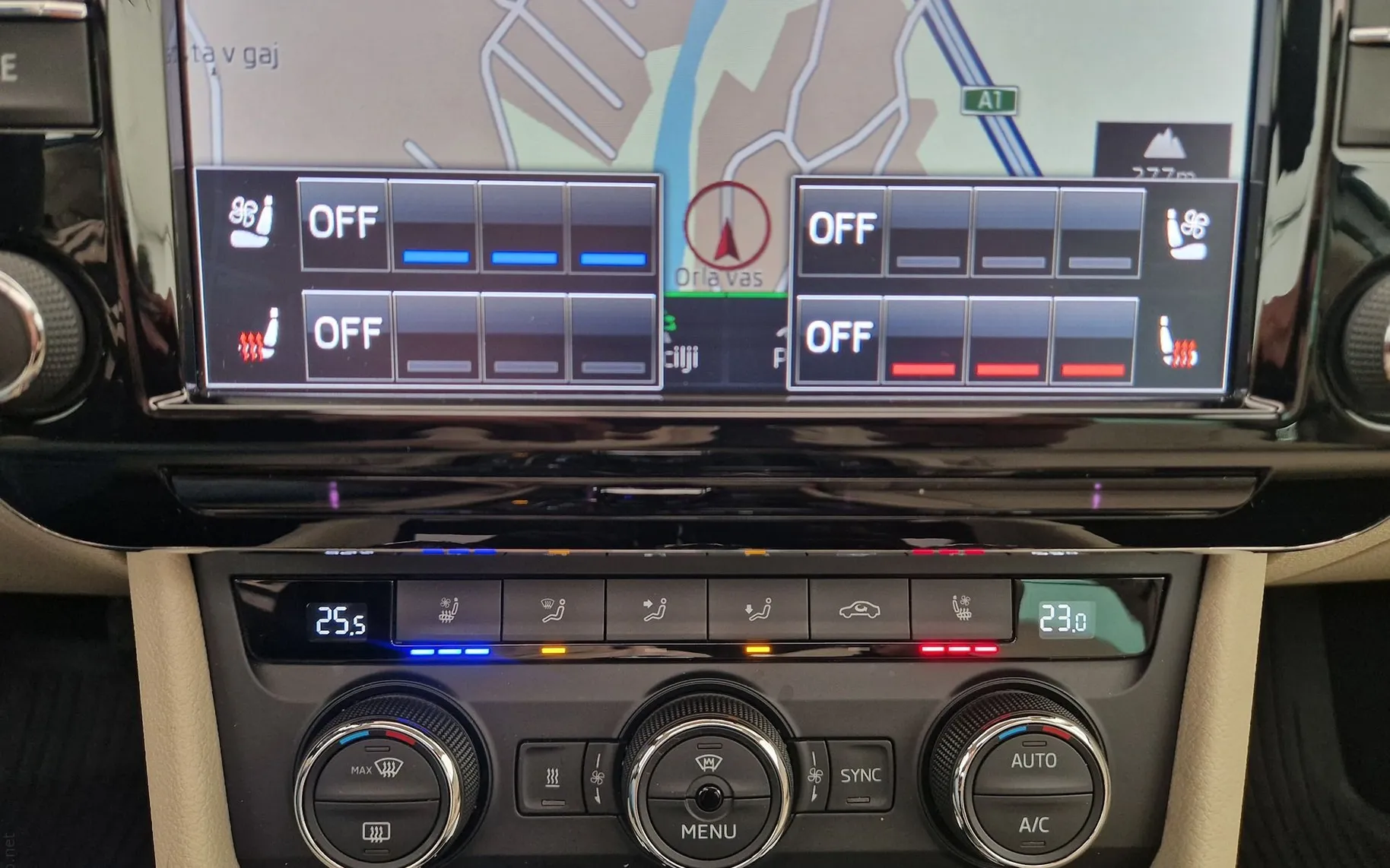 Notranja slika - Škoda Superb - 4x4-2.0 TDI-DSG-PANORAMA-360KAM.-USNJE-ACC-F1-18.. - 7