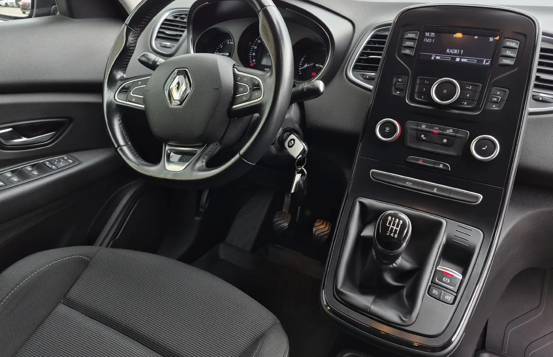 Zunanja slika - Renault Scénic - Grand Scenic Grand  TCe 115 Energy Zen - 15