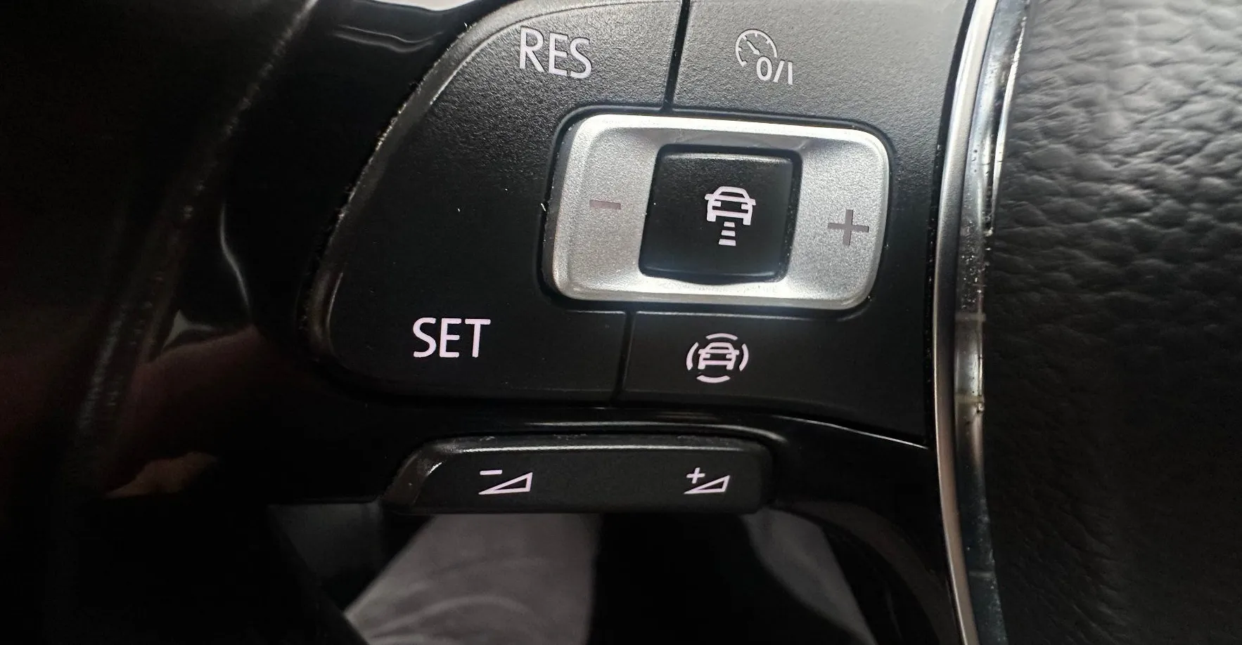 Zunanja slika - Volkswagen Touran - 2.0 TDI DSG.NAVI.KAMERA.NAREJEN VEL.SERVIS+MENJALN - 10