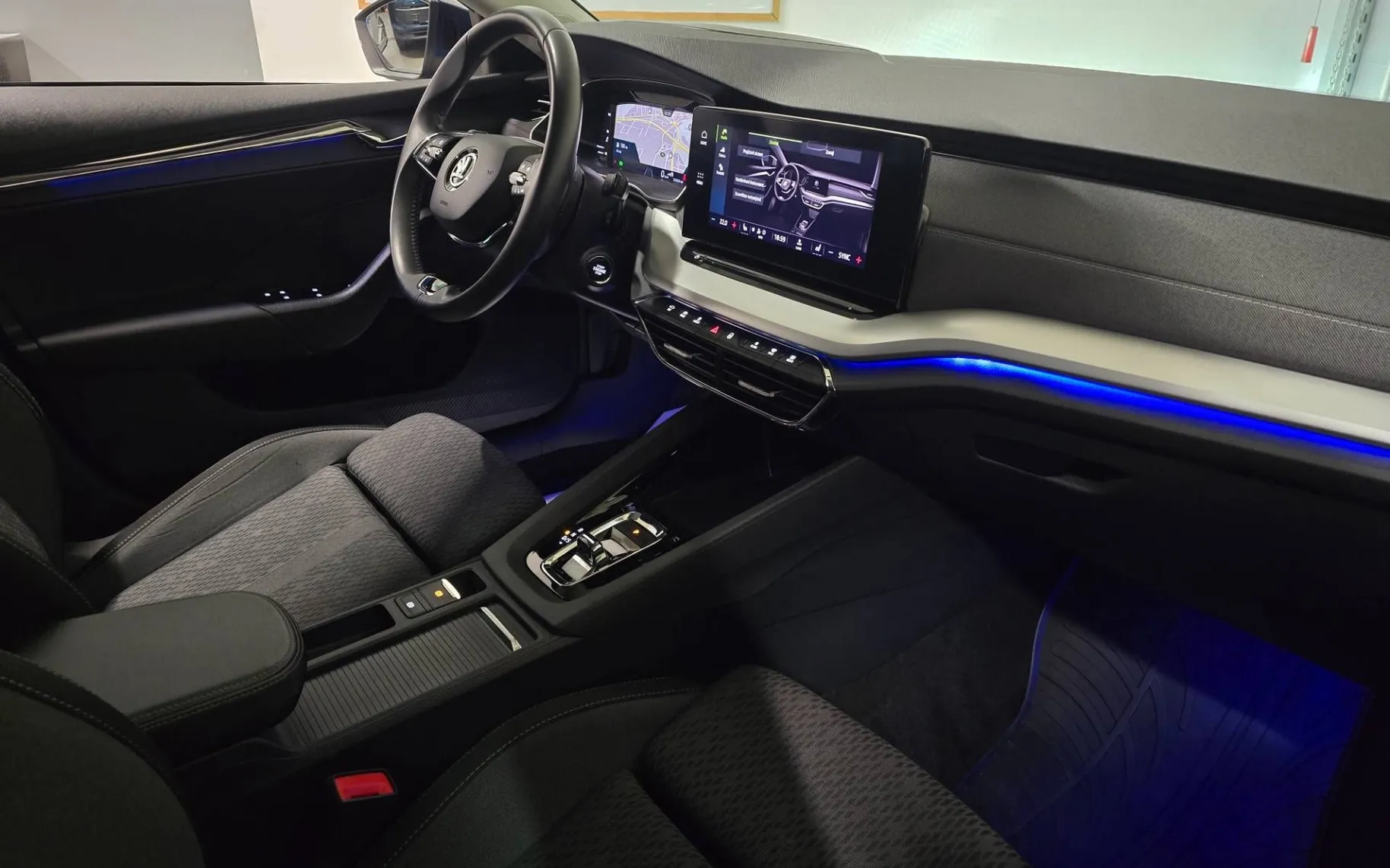 Notranja slika - Škoda Octavia - Combi 2.0 TDI Style DSG - Matrix.HUD.Webasto.asist - 10
