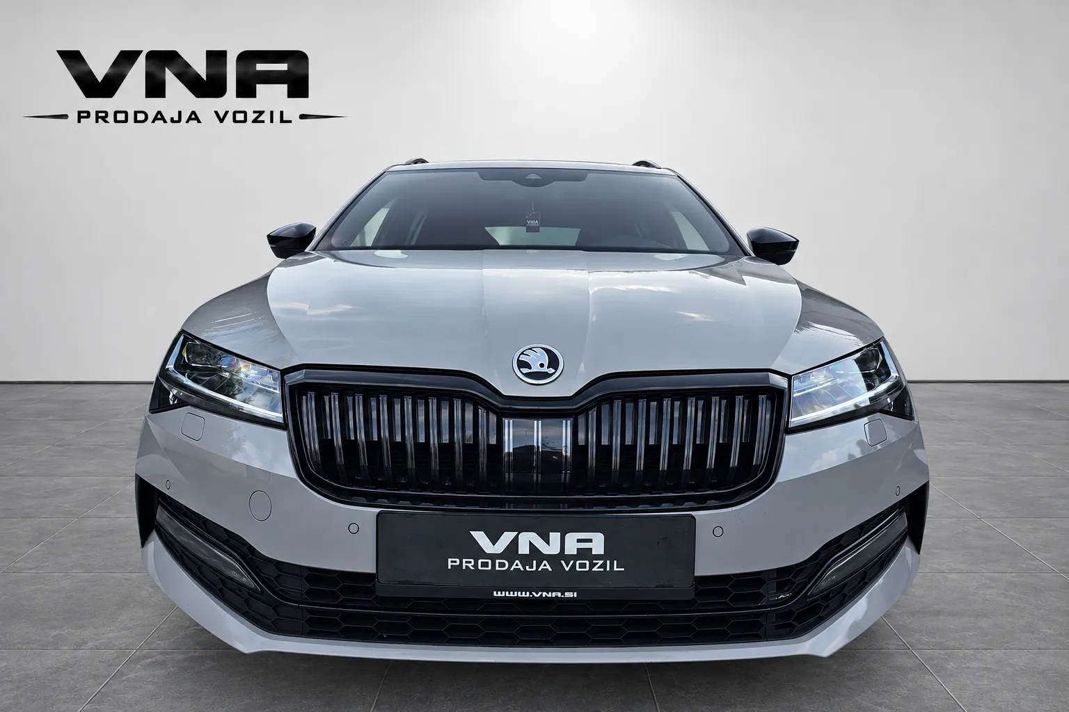 Zunanja slika - Škoda Superb - Combi 4x4 2.0 TSI Sportline DSG |VIRTUAL|WEBASTO| - 2
