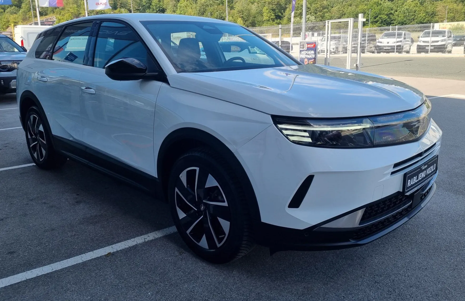 Zunanja slika - Opel Grandland - 1.2 MHEV Avtomatik - SAMO 28.780km - TOP OPREMA - 4