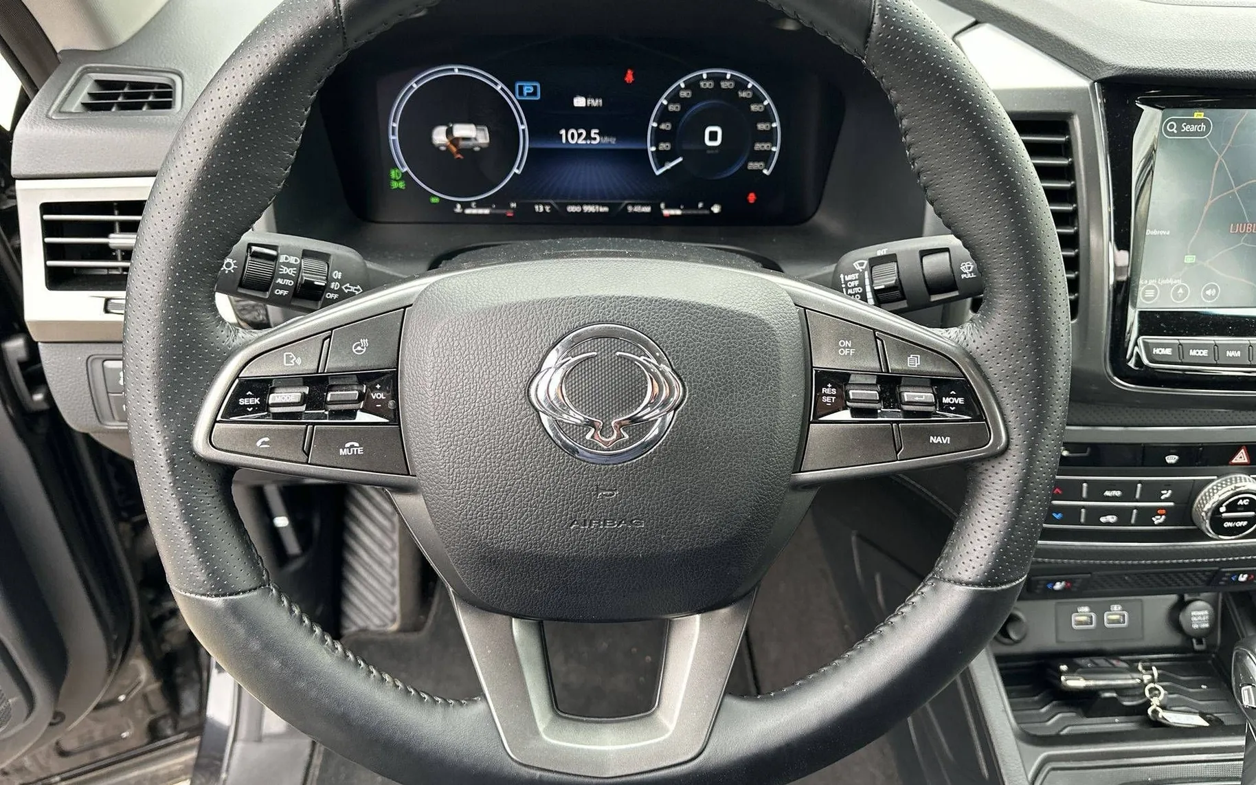 Notranja slika - SsangYong Musso - Grand 2.2 XDi Ultimate 4WD AT... - 13