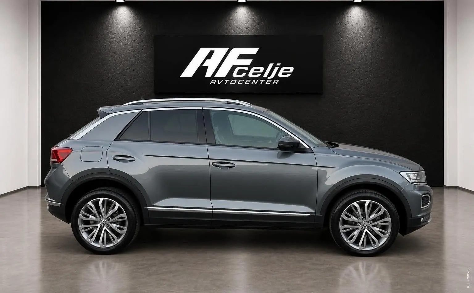 Zunanja slika - Volkswagen T-Roc - 1.6 TDI-VIRTUAL-FUL LED-KAMERA LIZING ZA TUJCE - 4