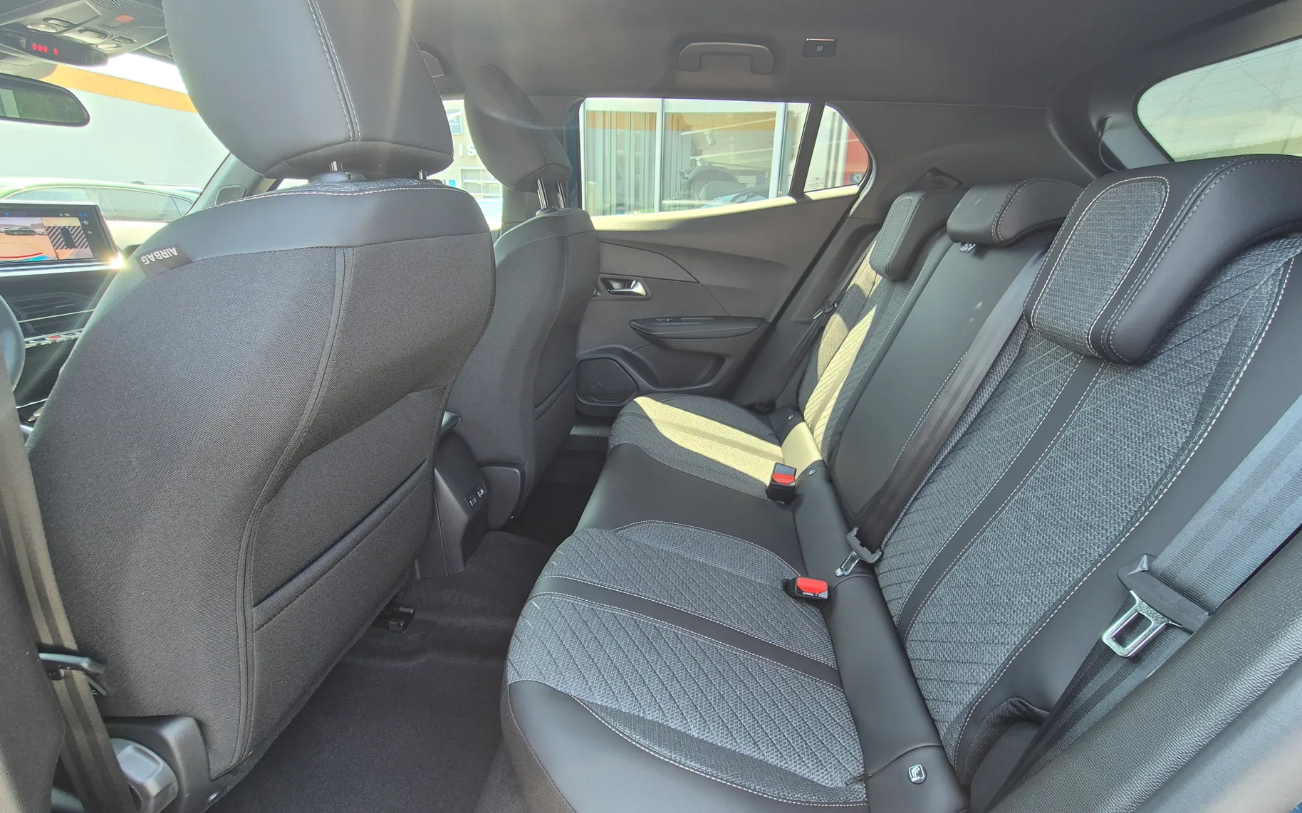 Zunanja slika - Peugeot 2008 - Allure HIBRID 145 - 7