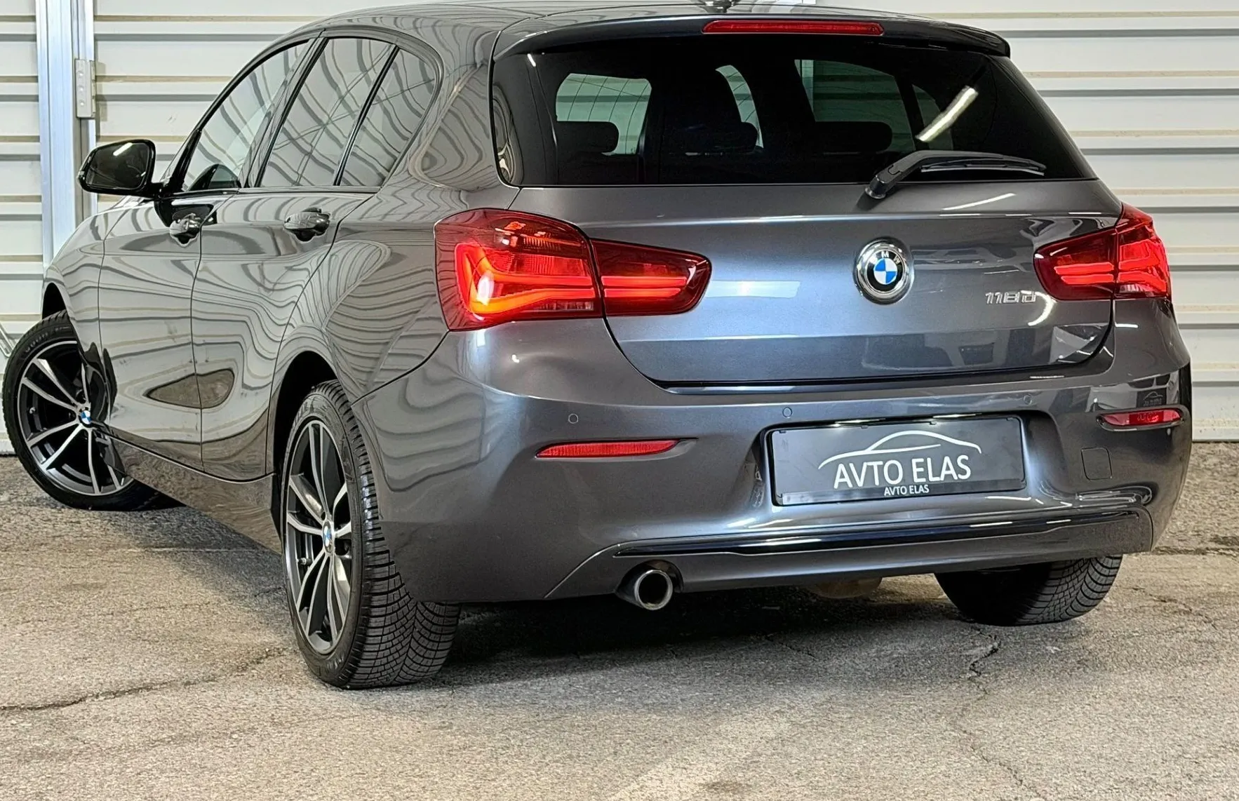 Zunanja slika - BMW Serija 1 - : 118d Sport Line - FULL LED - NAVI - TEMP - PDC ... - 4