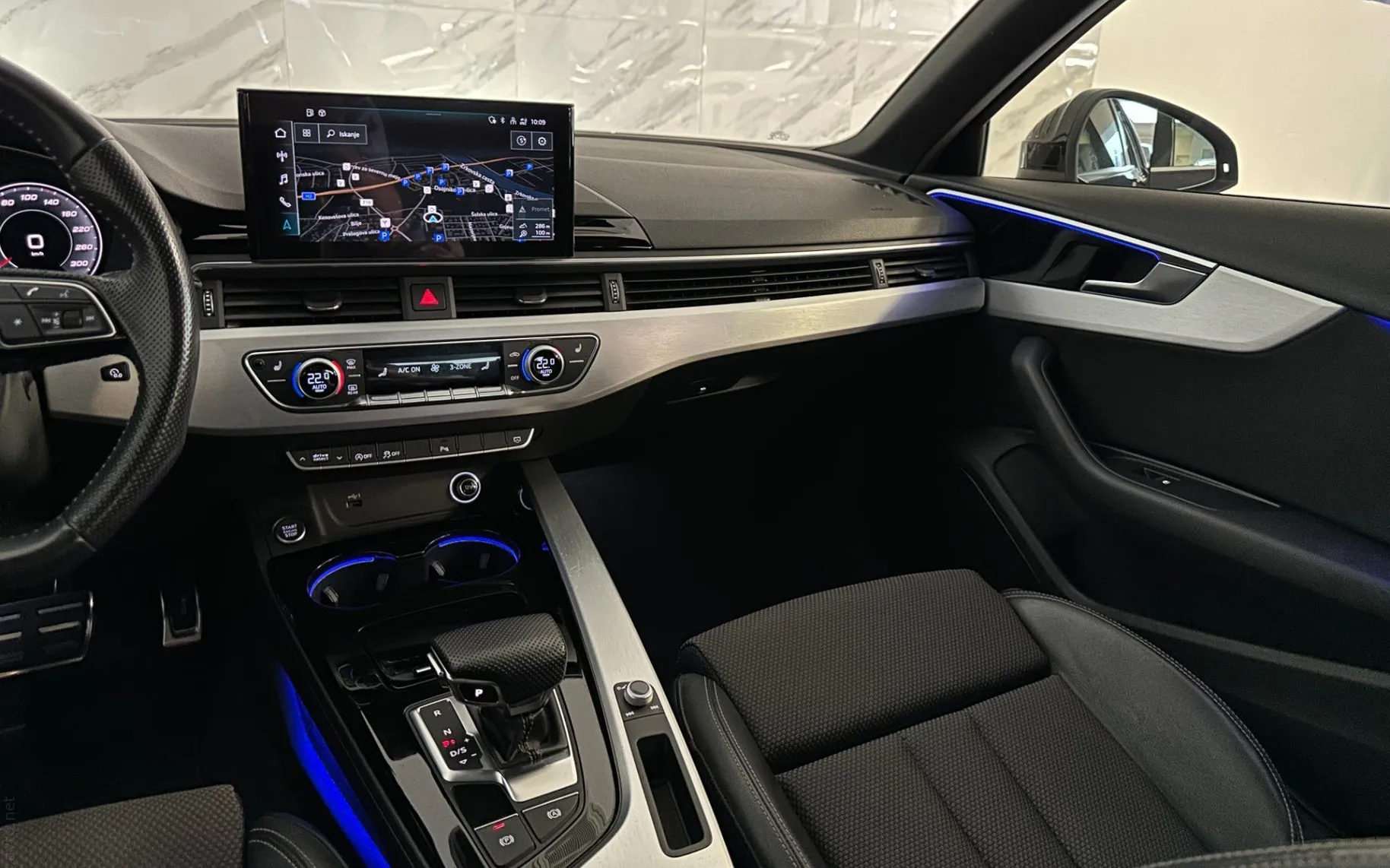 Notranja slika - Audi A4 Avant - 35 TFSI |S-Line|Matrix|Kamera|ACC|Gretje|Virtual|. - 11