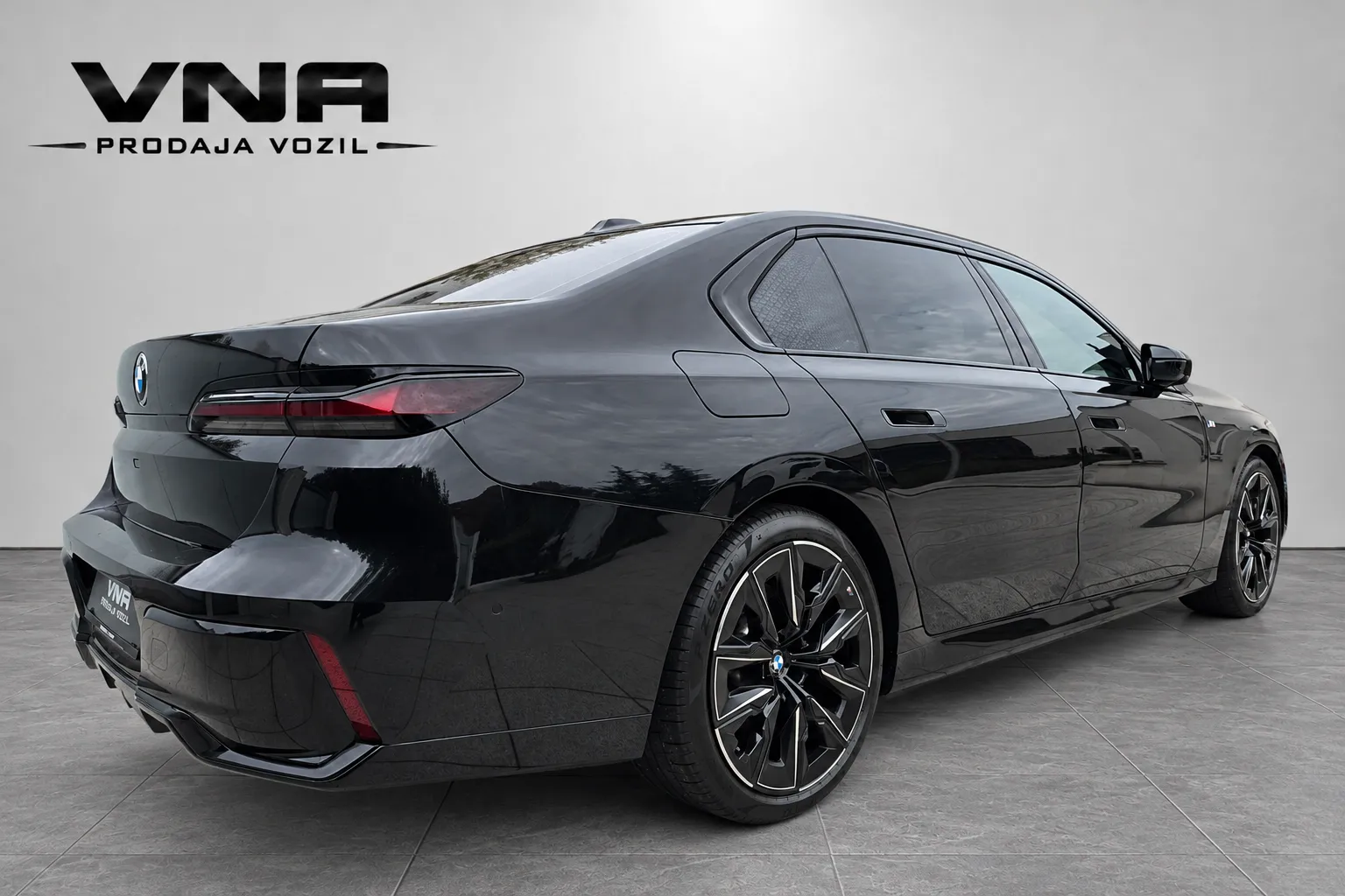 Zunanja slika - BMW serija 7: - 740d xDrive Avt. |M-PRO|ZRAK|ICON|360-KAM|BOWERS| - 6