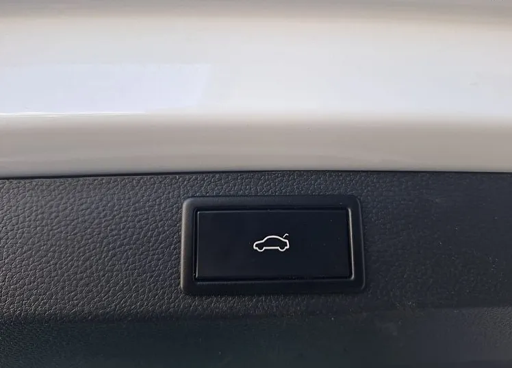 Zunanja slika - Škoda Karoq - Ambition 1.6 TDI-OPR.GLAVNI SERVIS - 10
