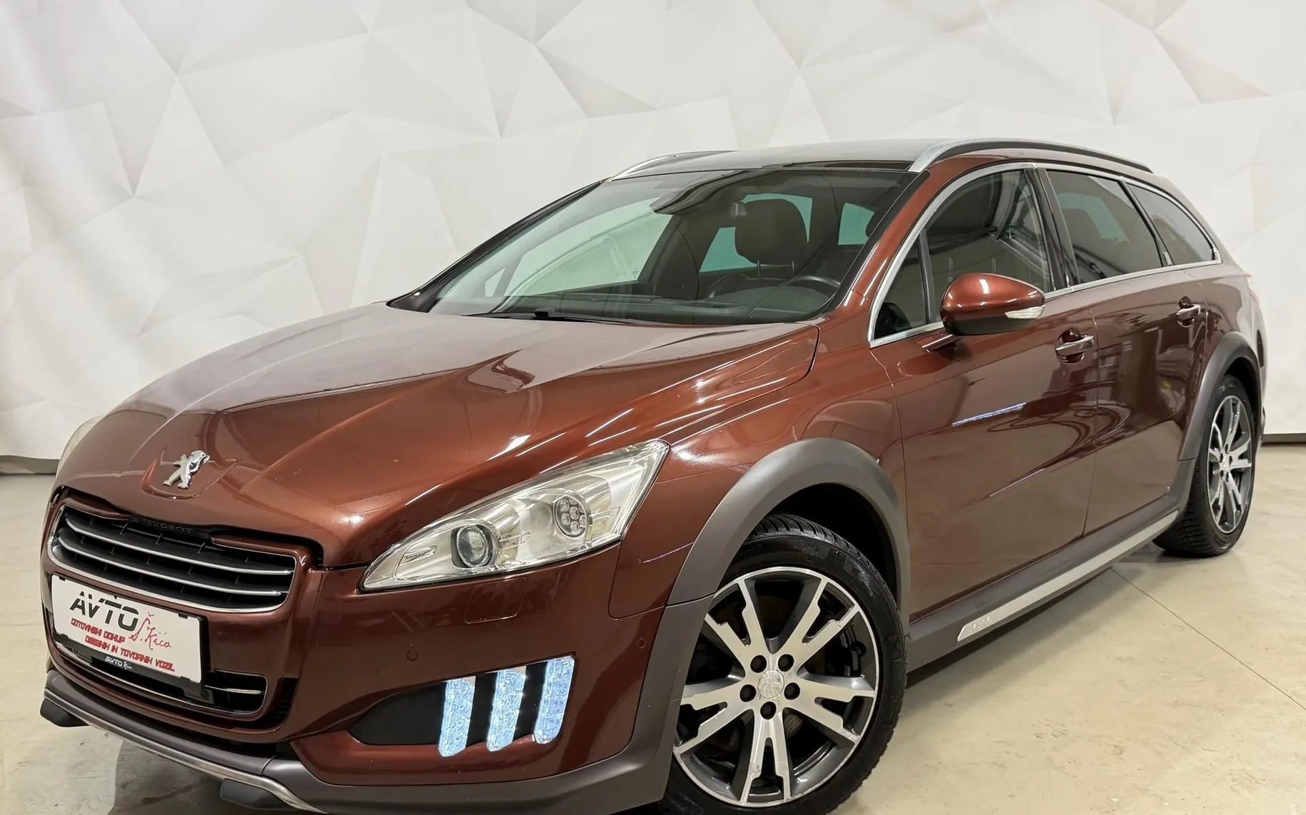 Zunanja slika - Peugeot 508 - RXH Hybrid4 2.0 HDi-4X4-BI-XENON-NAVI-PDC-F1-TEMPO - 1