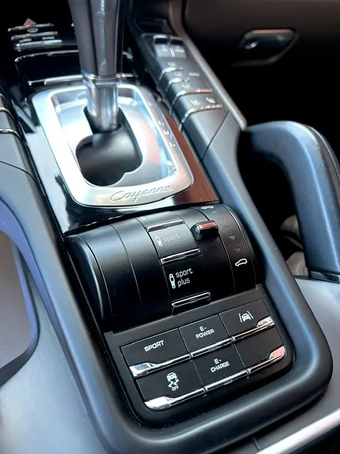 Notranja slika - Porsche Cayenne - S E-Hybrid Platinum Edition Tiptronic - 6