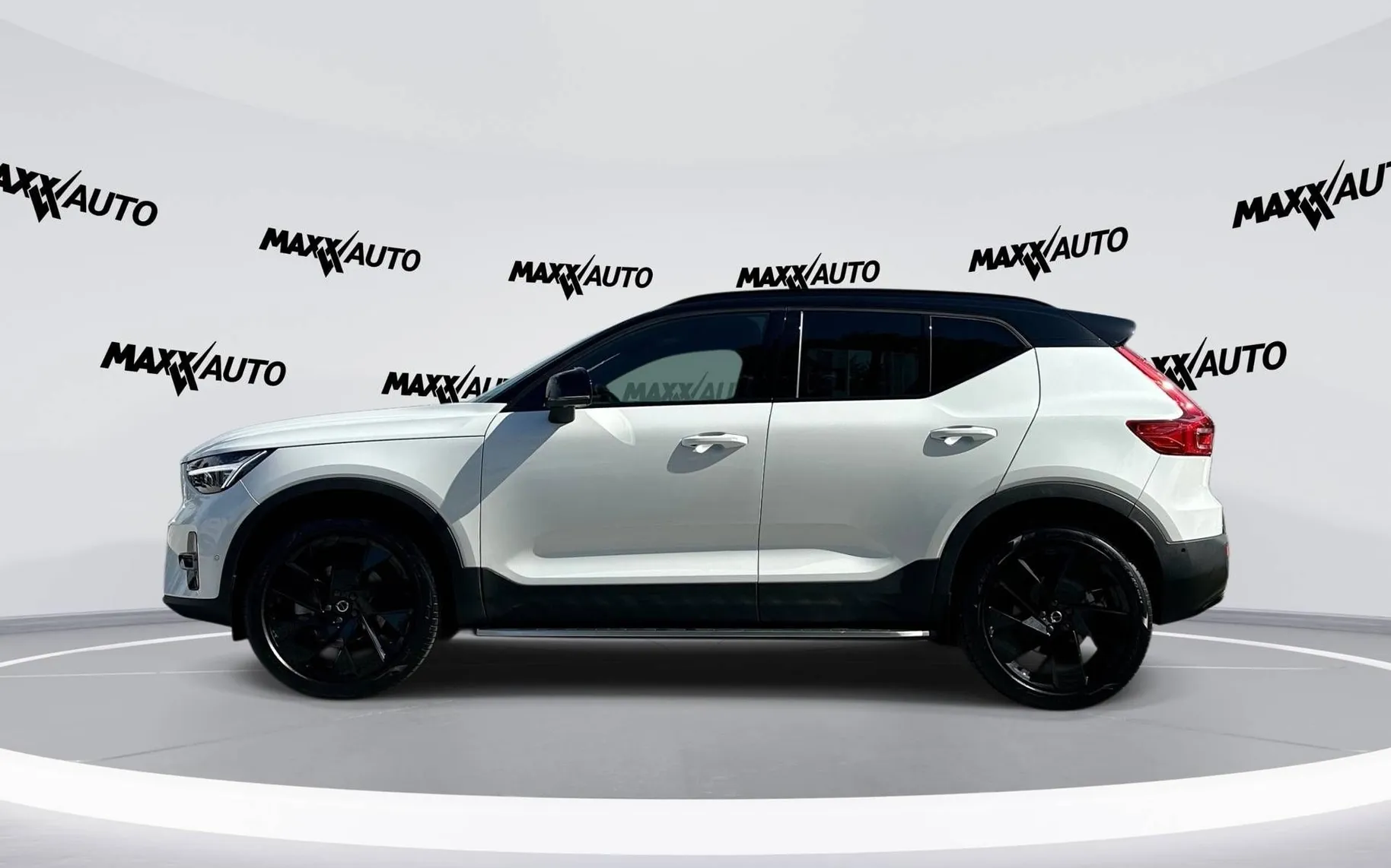 Notranja slika - Volvo XC40 - B4P Ultra Black Edition Avt. - 8