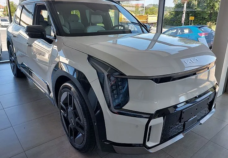 Zunanja slika - KIA EV9 - 99.8 kWh GT-Line Launch 141.5 kW  192KM - 3