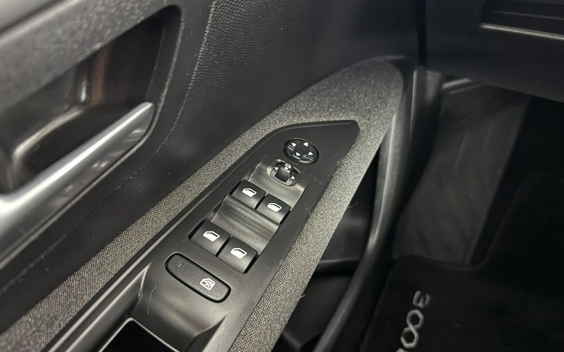 Notranja slika - Peugeot 3008 - 1.5 BlueHDi 130 EAT8.NAVI.LED.136.000 KM.2021.DIZ - 9