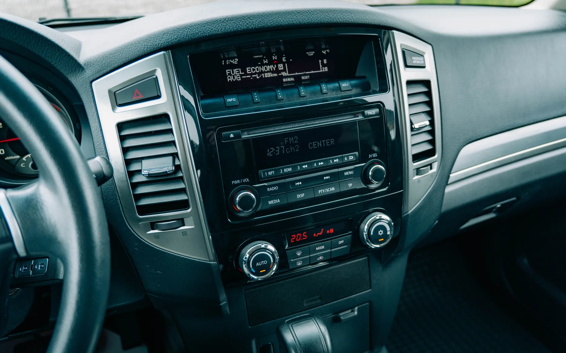Notranja slika - Mitsubishi Pajero - 3.2 - 12