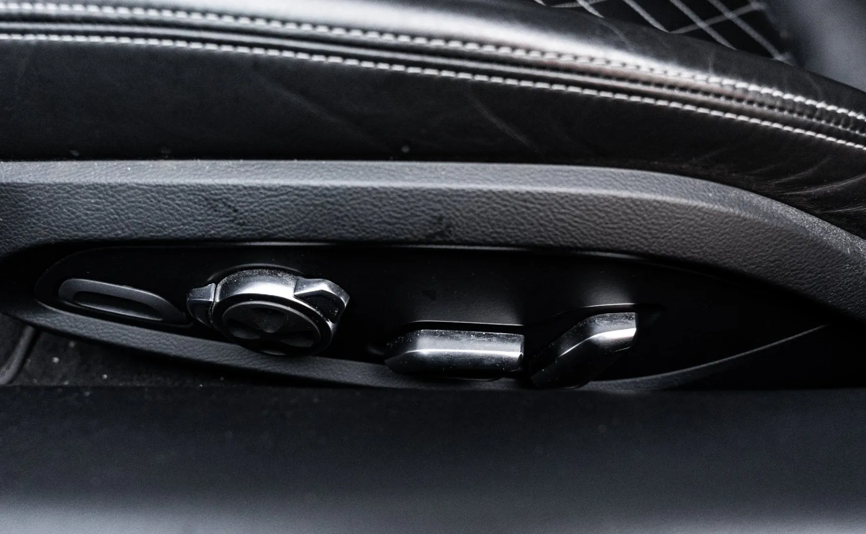 Zunanja slika - Audi R8 - Quattro - Keyless - Ogrevani sedeži - LED - 20col - 19