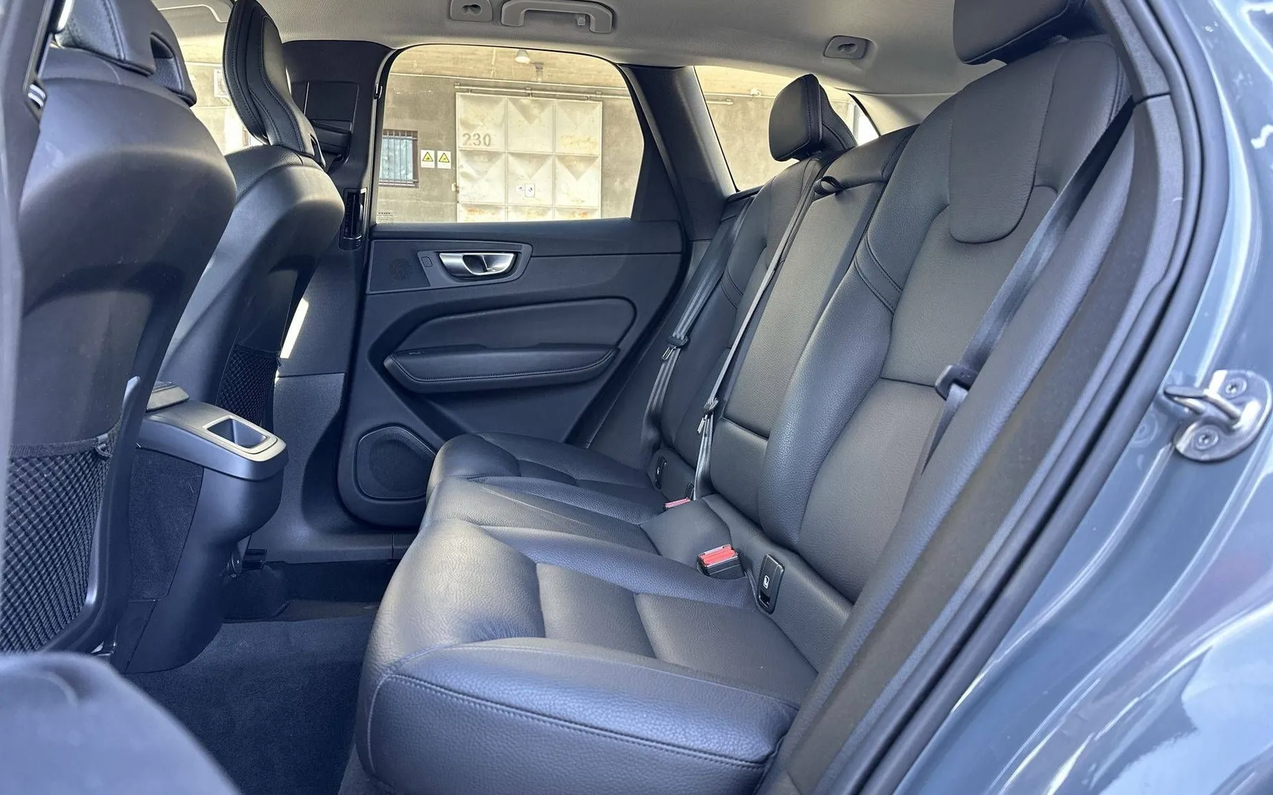 Notranja slika - Volvo XC60 - B4 D Plus Dark Avt. - 11