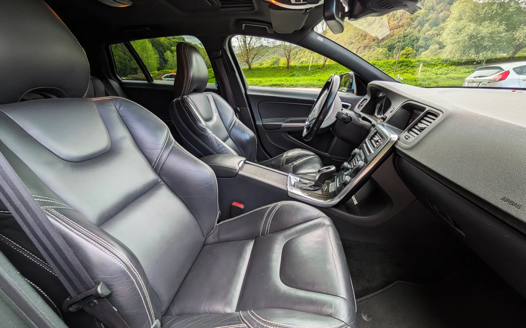 Notranja slika - Volvo V60 - 2.4 Diesel D6 5-valjev AWD Priključni HIBRID Summum+Polestar doda - 7
