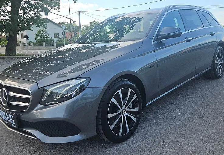 Zunanja slika - Mercedes-Benz E-Razred - E 300De 276ks °FULL LED° °VIRTUAL°18-COL°°ZRAČNO° - 1