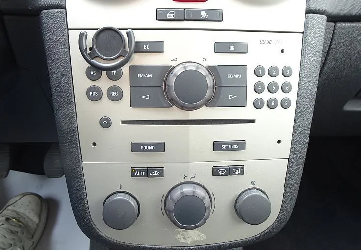Zunanja slika - Opel Corsa - 1.4 16V FINANCIRANJE BREZ POLOGA LEANPAY - 9