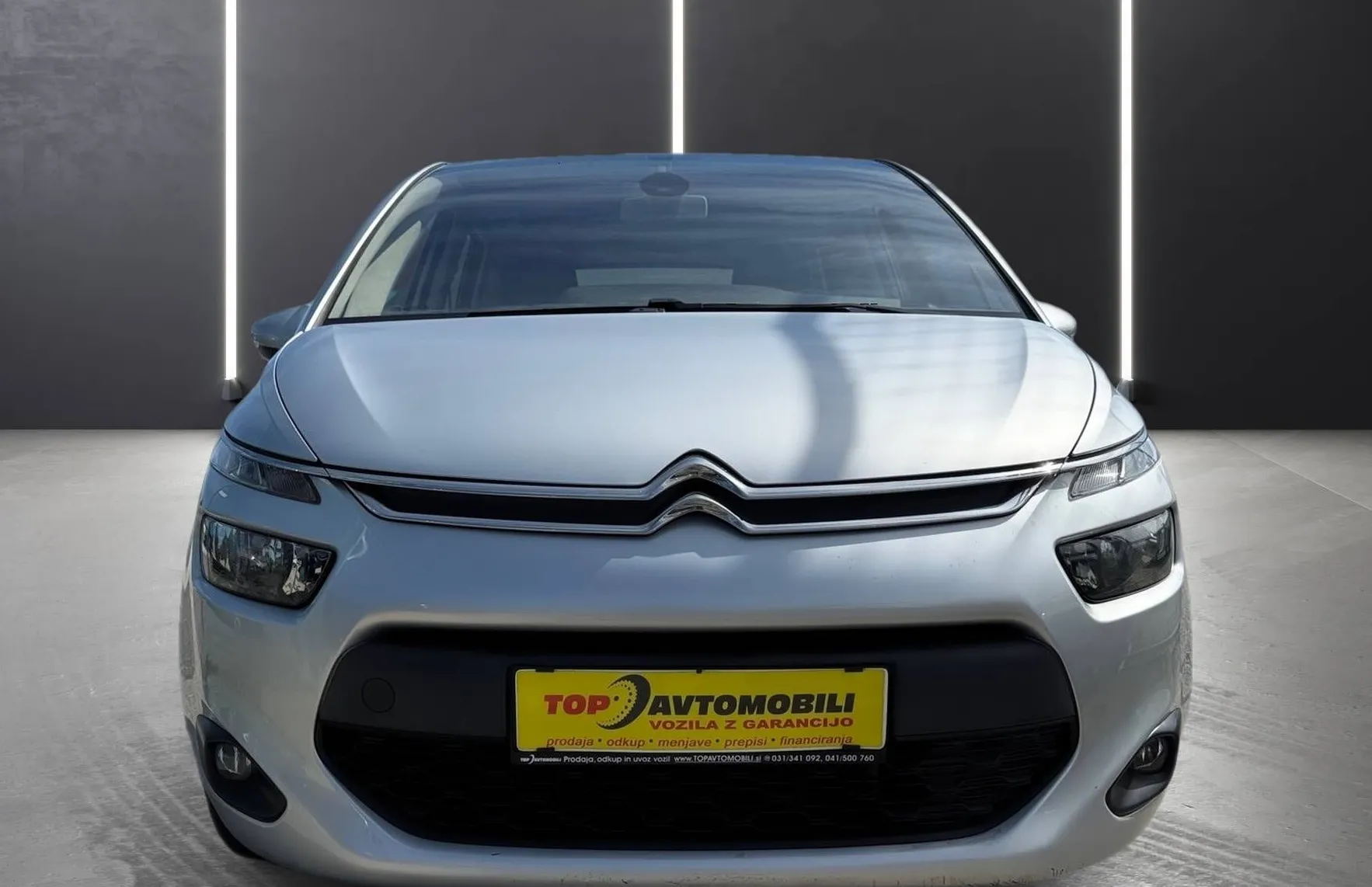 Zunanja slika - Citroën C4 - Picasso 1.6 e-HDi  NAVI PDC TEMPOMAT REDNO SERVISIRAN... - 11