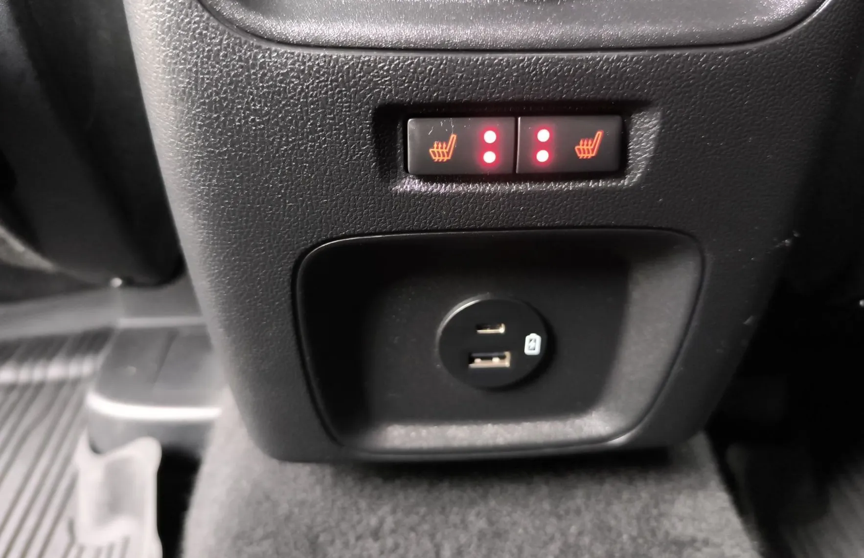 Zunanja slika - Ford Kuga - ST-LINE 1.5 EcoBlue 120PS-SLO-2.LAST-VELIK SERVIS - 13