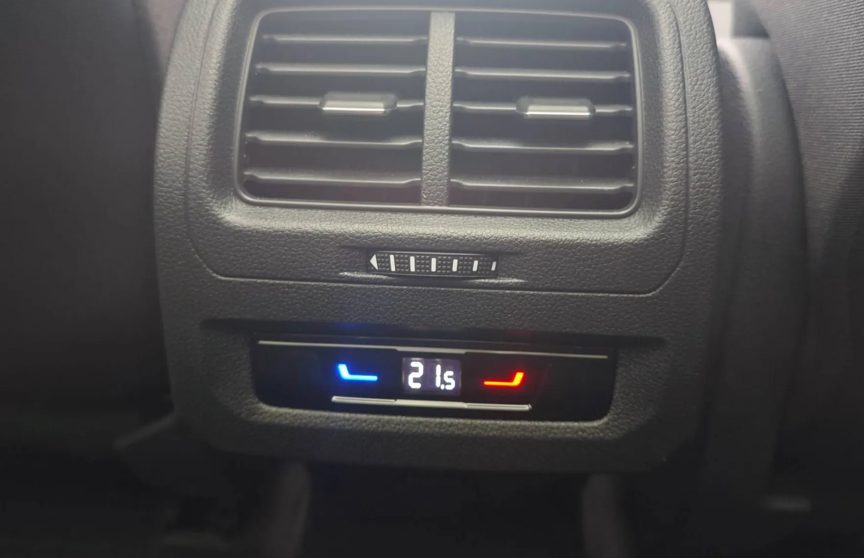 Zunanja slika - Volkswagen Touran - 2.0 TDI 4 ALL |PANORAMA|NAVI|FULL LED| - 16