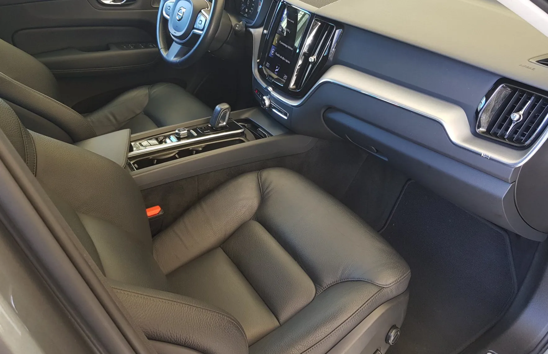 Zunanja slika - Volvo XC60 - B4D AWD Momentum Avt. - 8