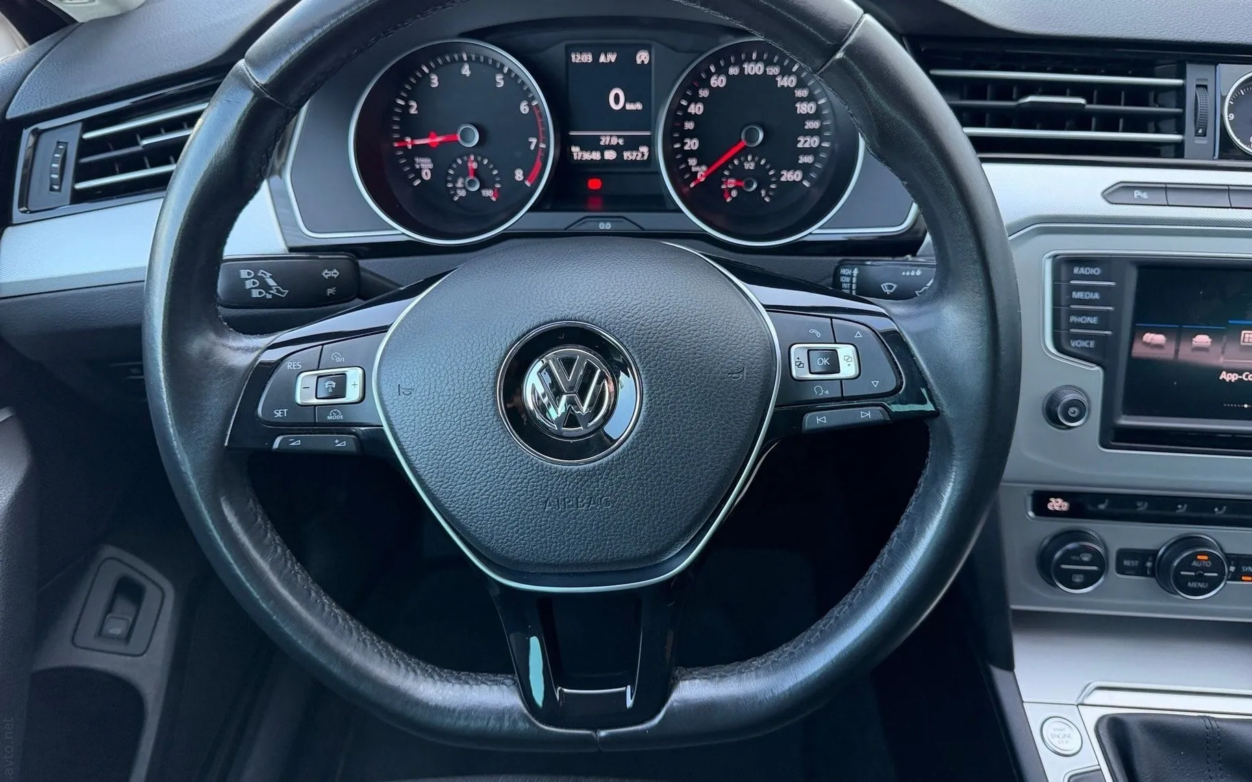 Notranja slika - Volkswagen Passat - 1.4 TSI BMT Trendline-Full LED-Navi-Masaža-Kamera - 8
