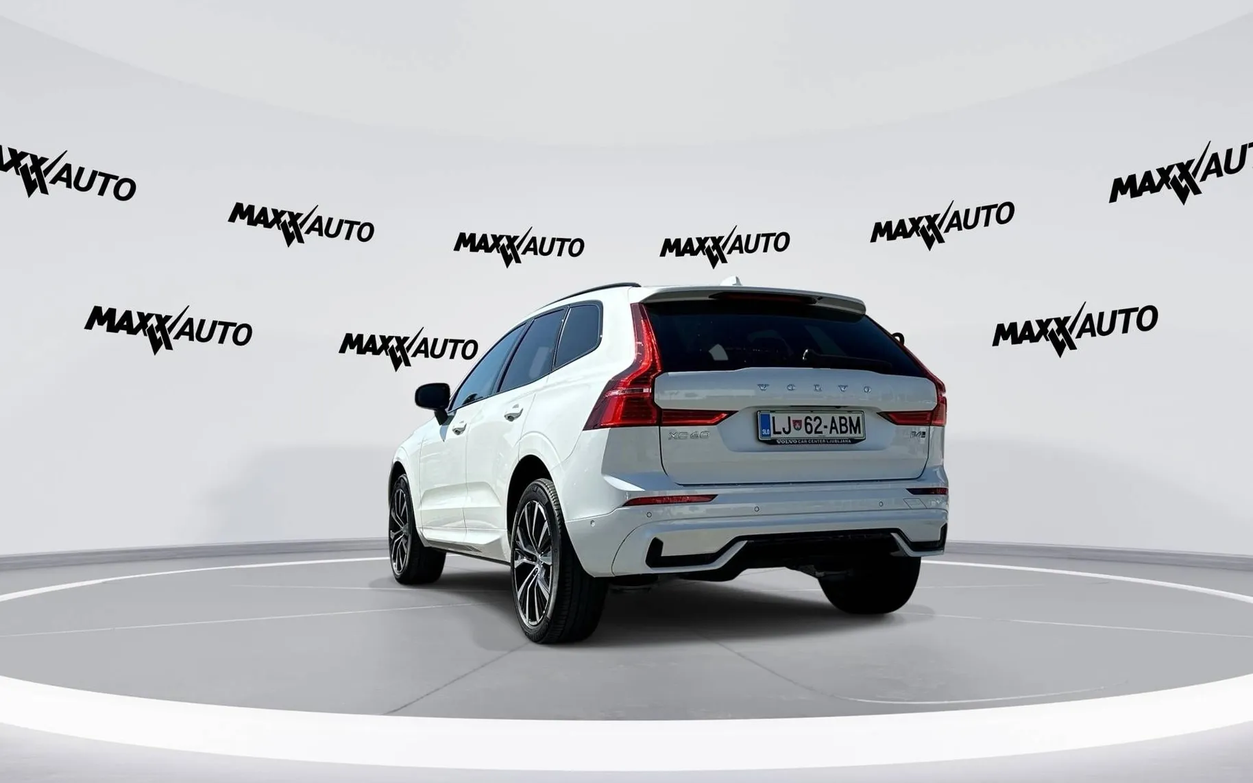 Notranja slika - Volvo XC60 - B4 AWD MILD HYBRID DIESEL ULTIMATE DARK - 7