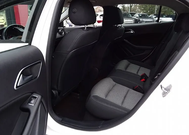Zunanja slika - Mercedes-Benz GLA-Razred - GLA 200 d 136KM Avt.7G - KOT NOV - SERVISIRAN - - 10