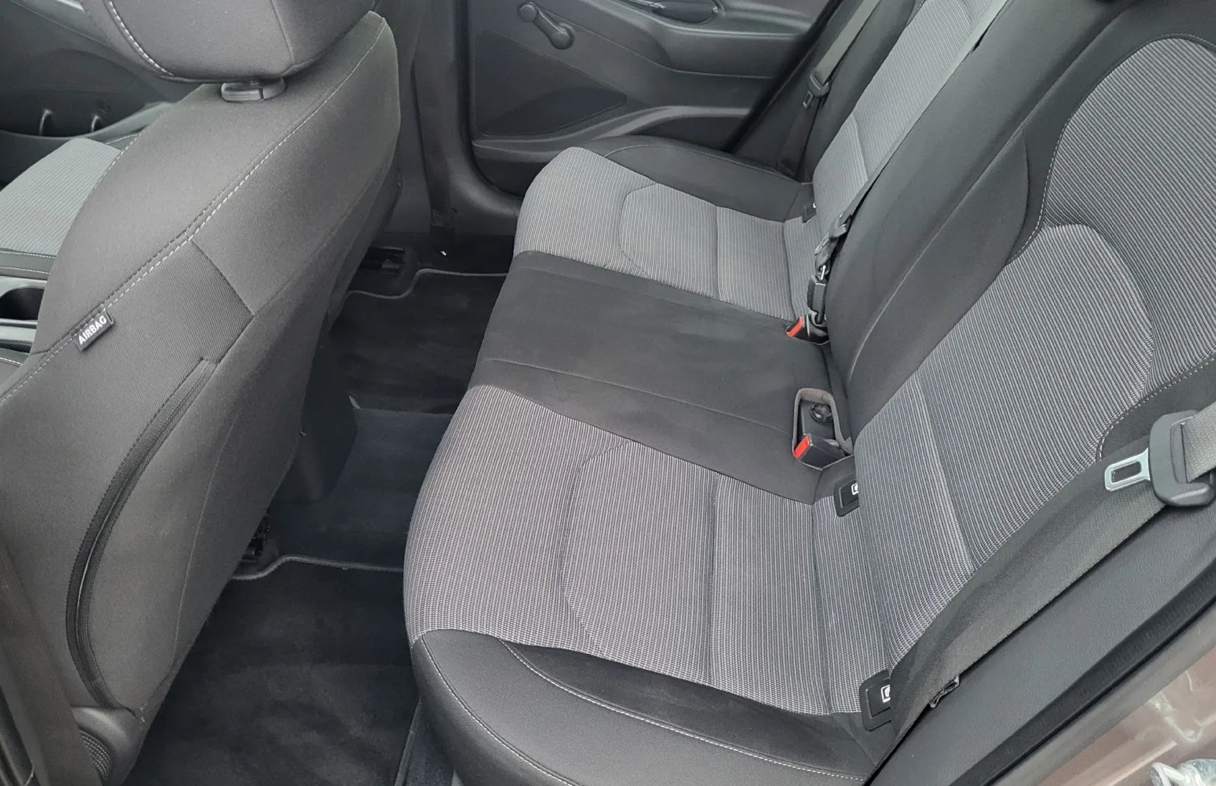 Zunanja slika - Hyundai i30 Wagon - 1.5 110 MPI TREND-slo-1last-ac-el.paket-servisna - 17