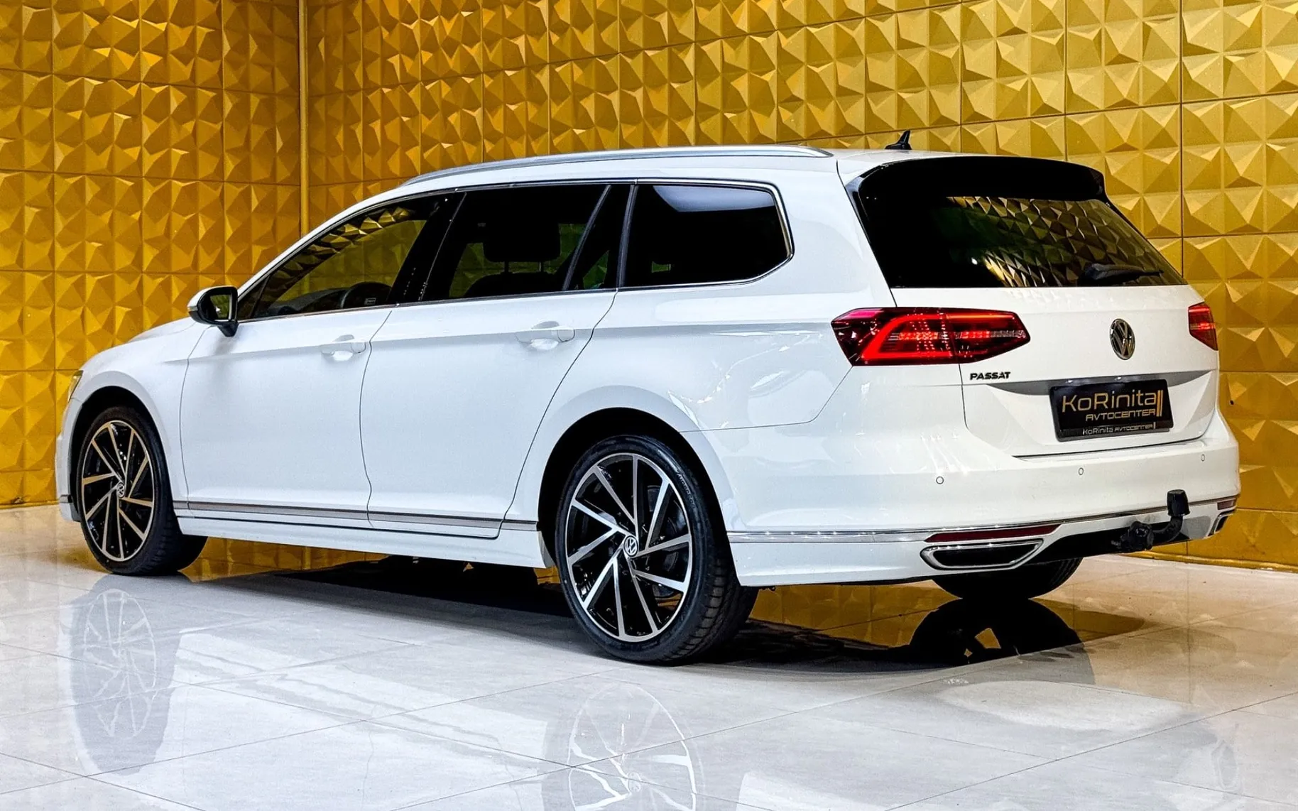 Notranja slika - Volkswagen Passat Variant - 2.0 TDI AUT.-R Line-LED-VIRTUAL-KLJUKA-KAMERA - 7