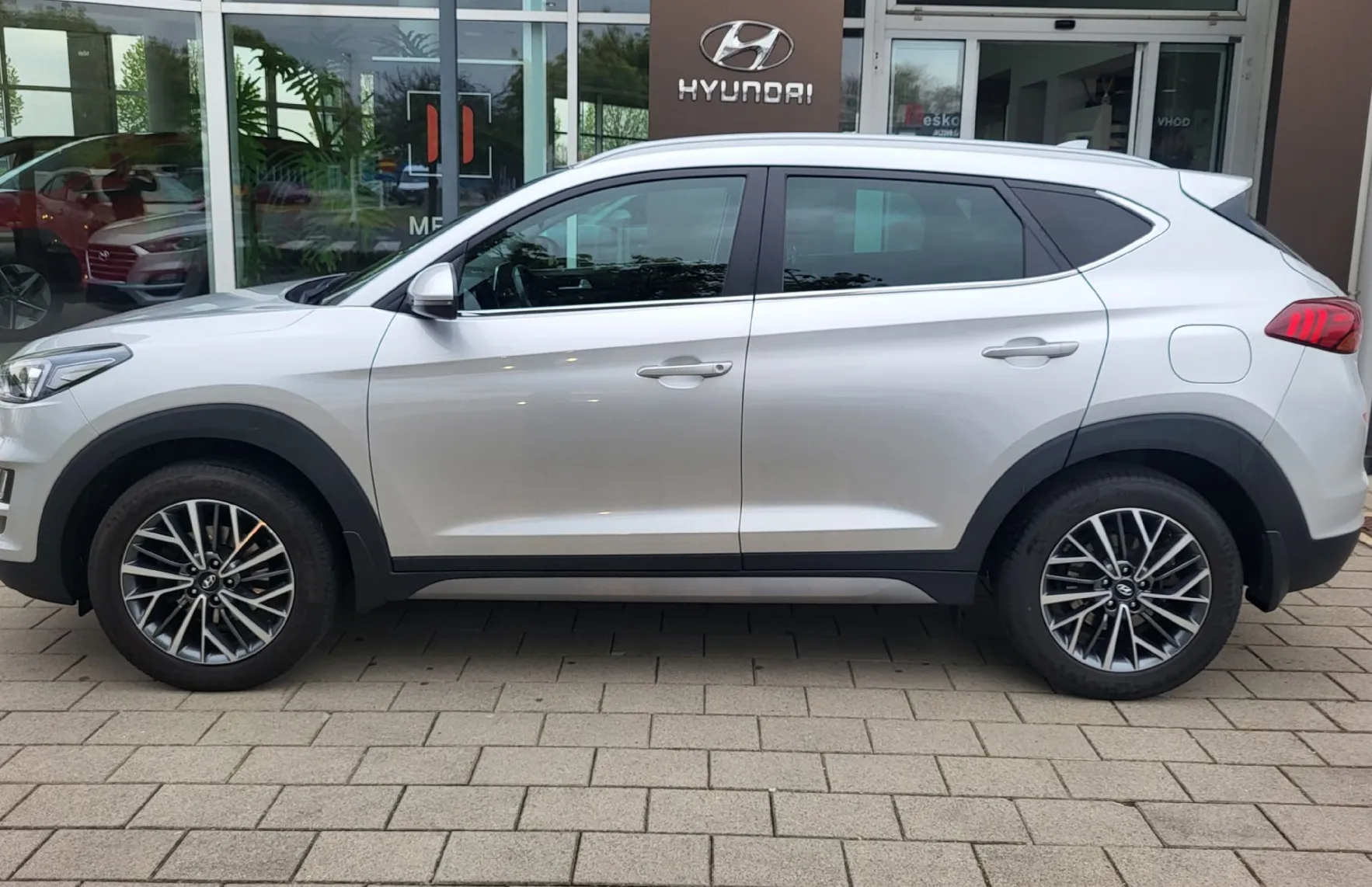 Zunanja slika - Hyundai Tucson - 1.6 GDI Premium slo-navi-alu-pdc-acc-tempom-kamera - 3
