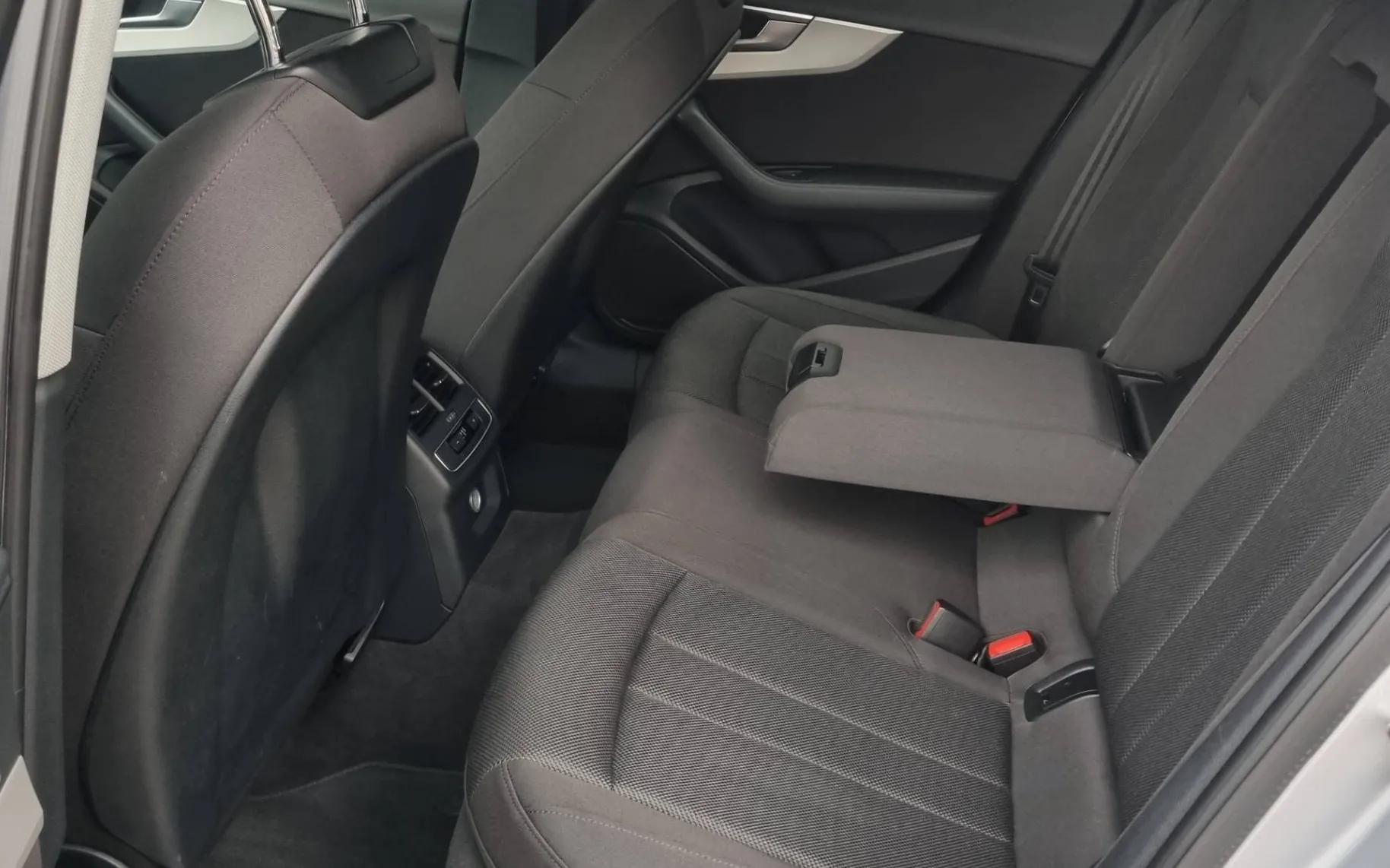Zunanja slika - Audi A4 - Avant 35 TDI Stronic Business-2XLed-El.Prtljažnik-Navi - 12