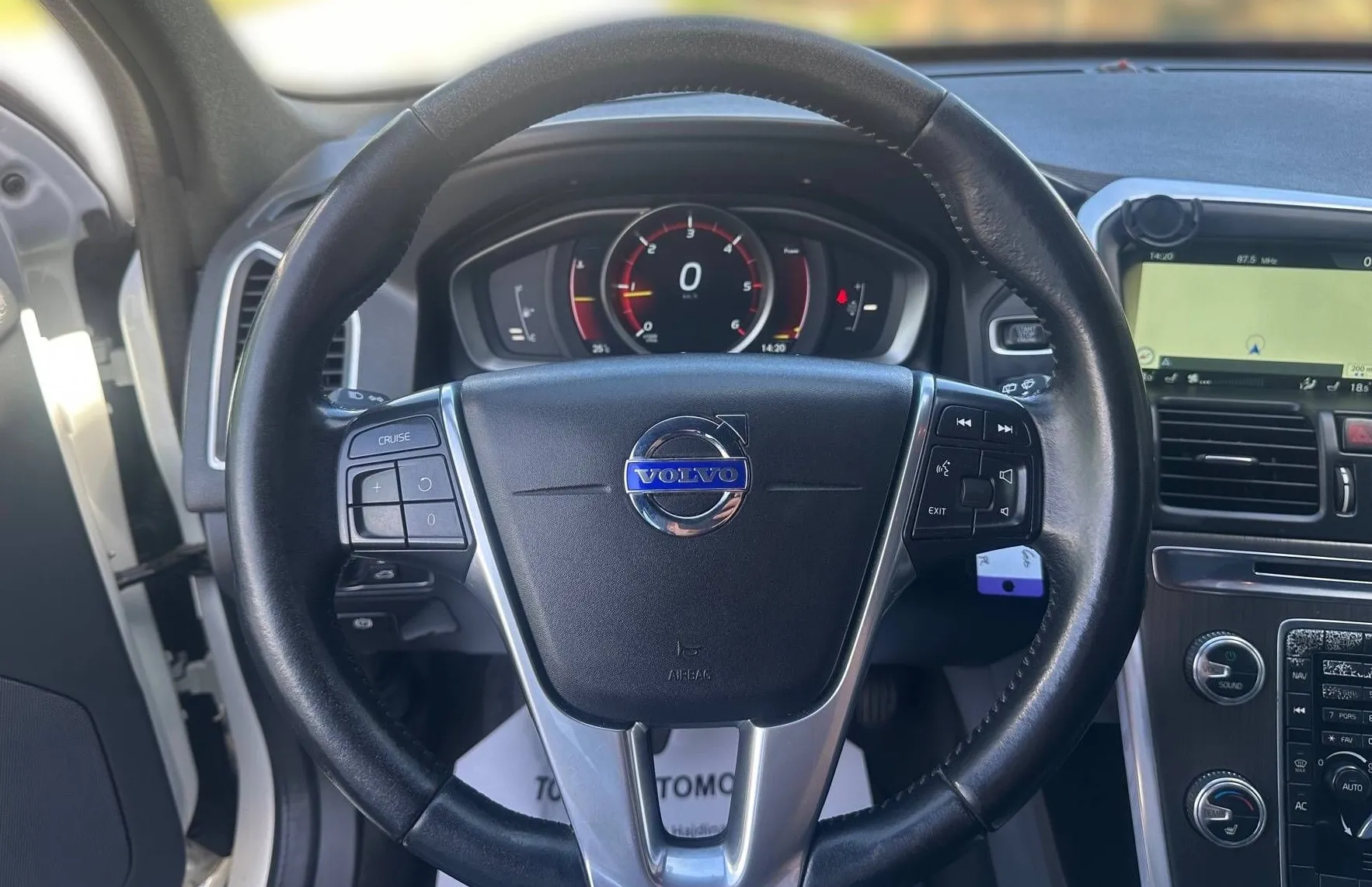 Zunanja slika - Volvo XC60 - D4 XENON HI-FI TEMPOMAT NAVI VIRTUAL PDC - 14