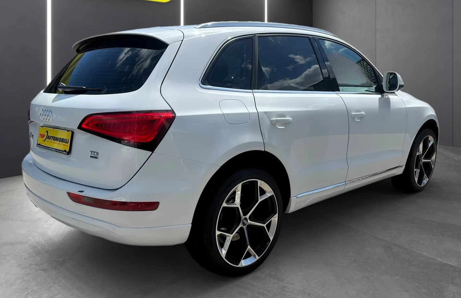 Zunanja slika - Audi Q5 - 2.0 TDI QUATTRO SLOVENSKI BI-XENON NAVI TEMP PDC - 9