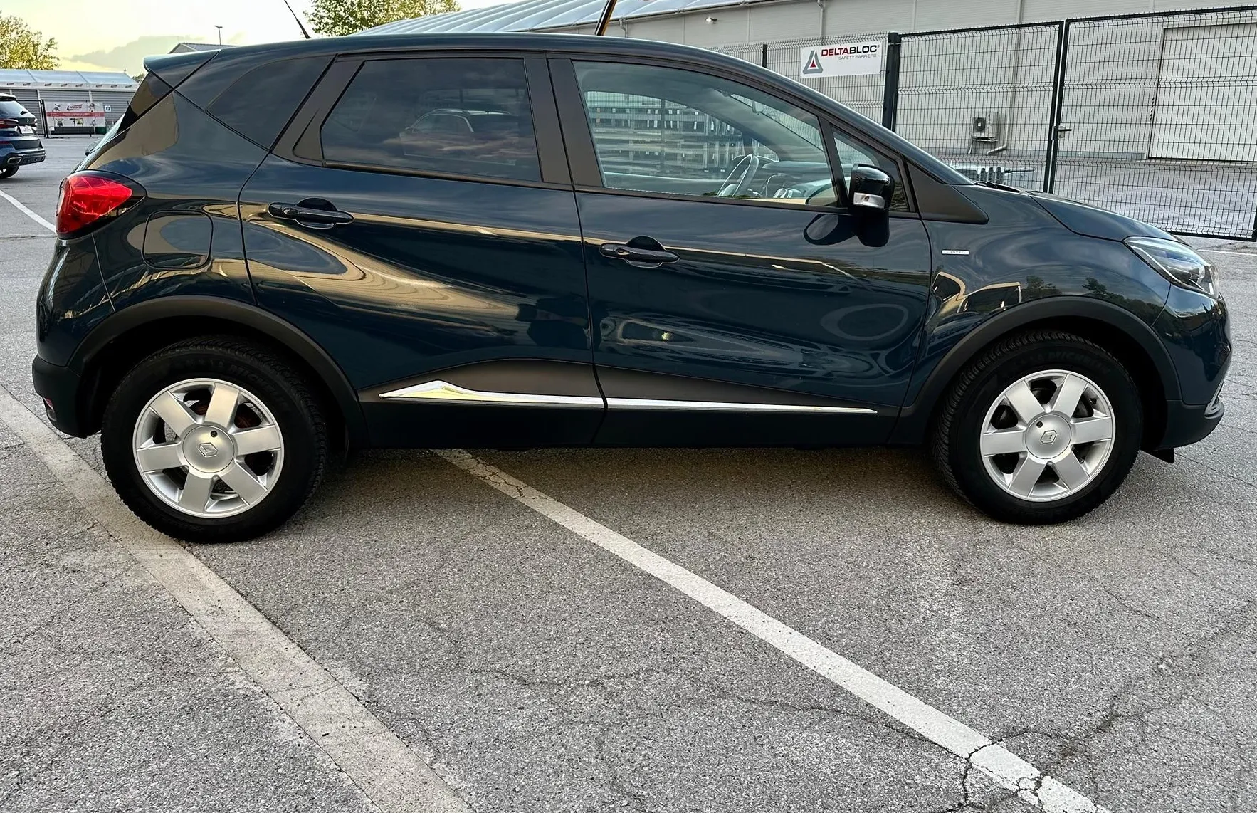 Zunanja slika - Renault Captur - dCi 90 - SLOVENSKI - PDC - NAVIGACIJA - TEMPOMAT - 6