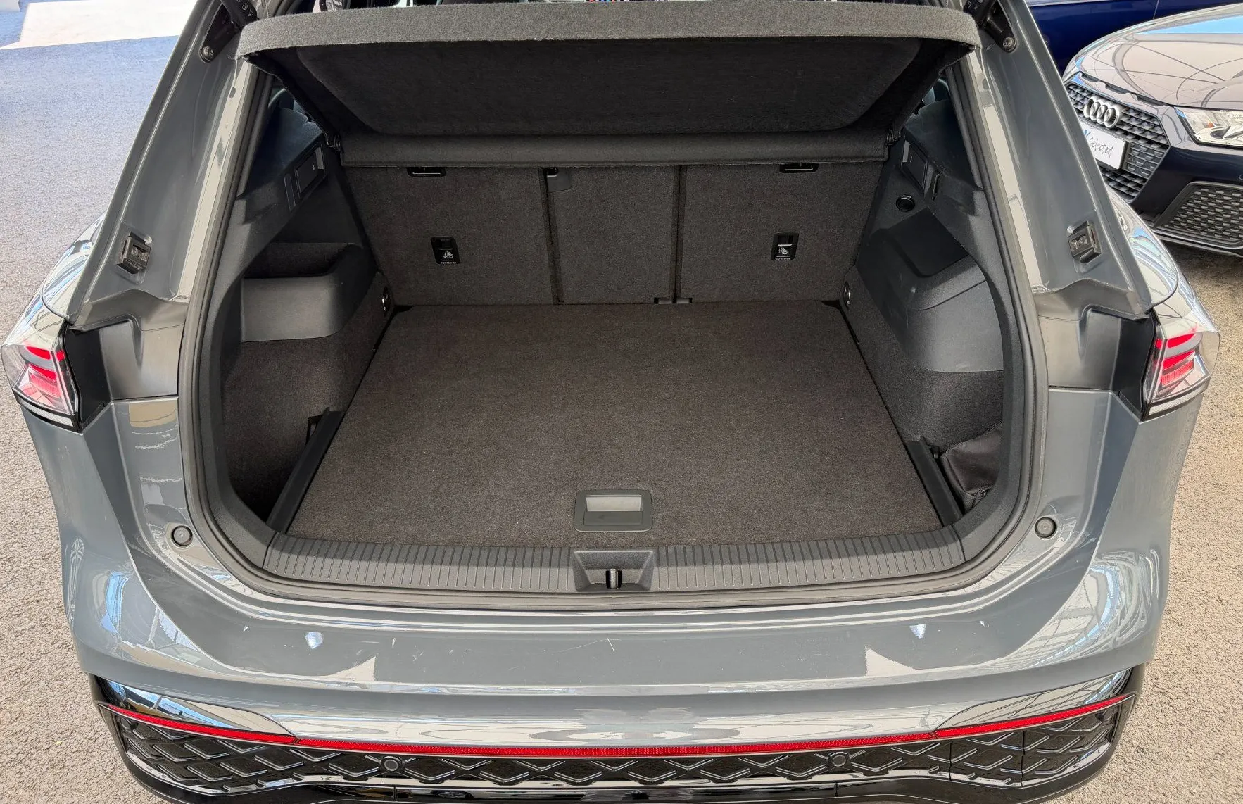 Zunanja slika - Volkswagen Tiguan - 4JOY 2.0TDI DSG SLO 1.Lastnik BLACK STYLE PANORAMA - 12