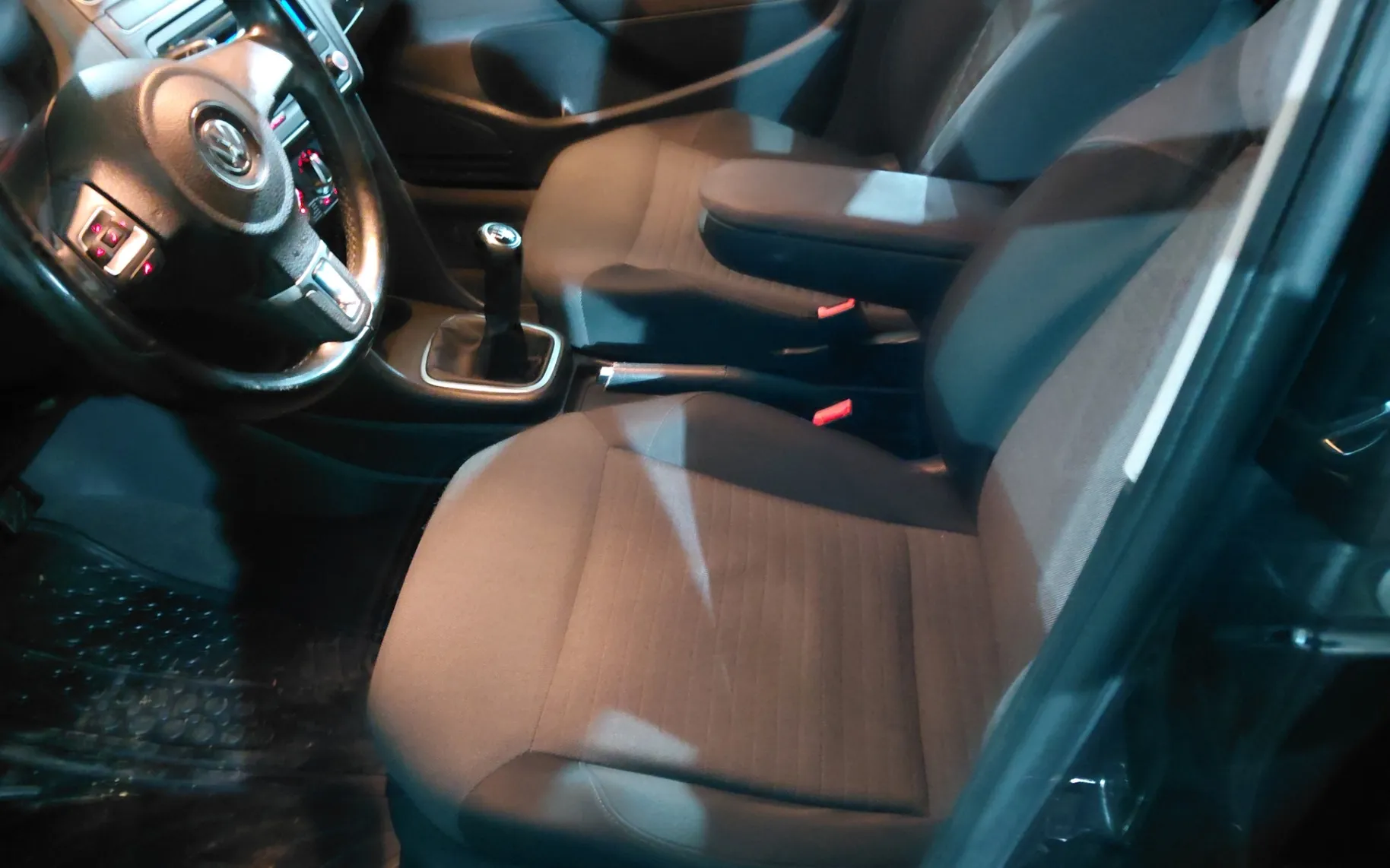 Notranja slika - Volkswagen Polo - 1.6 TDI-MODELNO LETO 2010-NOVI MODEL-5 VRAT-ODLIČE - 7