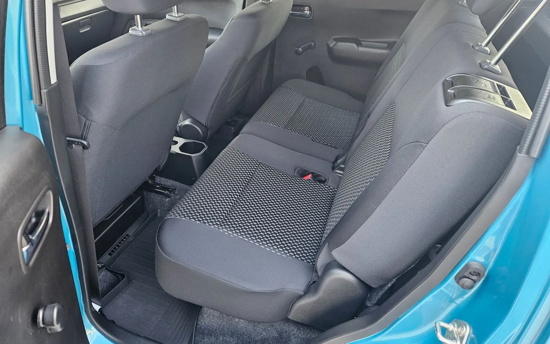 Notranja slika - Suzuki Ignis - 1.2 VVT Hybrid. 1.LASTNIK  SLO LED KAMERA... - 24