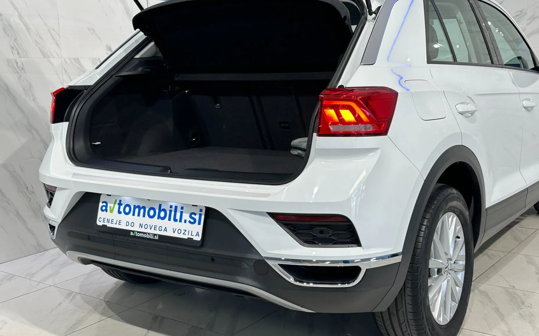 Notranja slika - Volkswagen T-Roc - 2.0 TDI | 4Motion | ACC | PDC | SLO | - 7