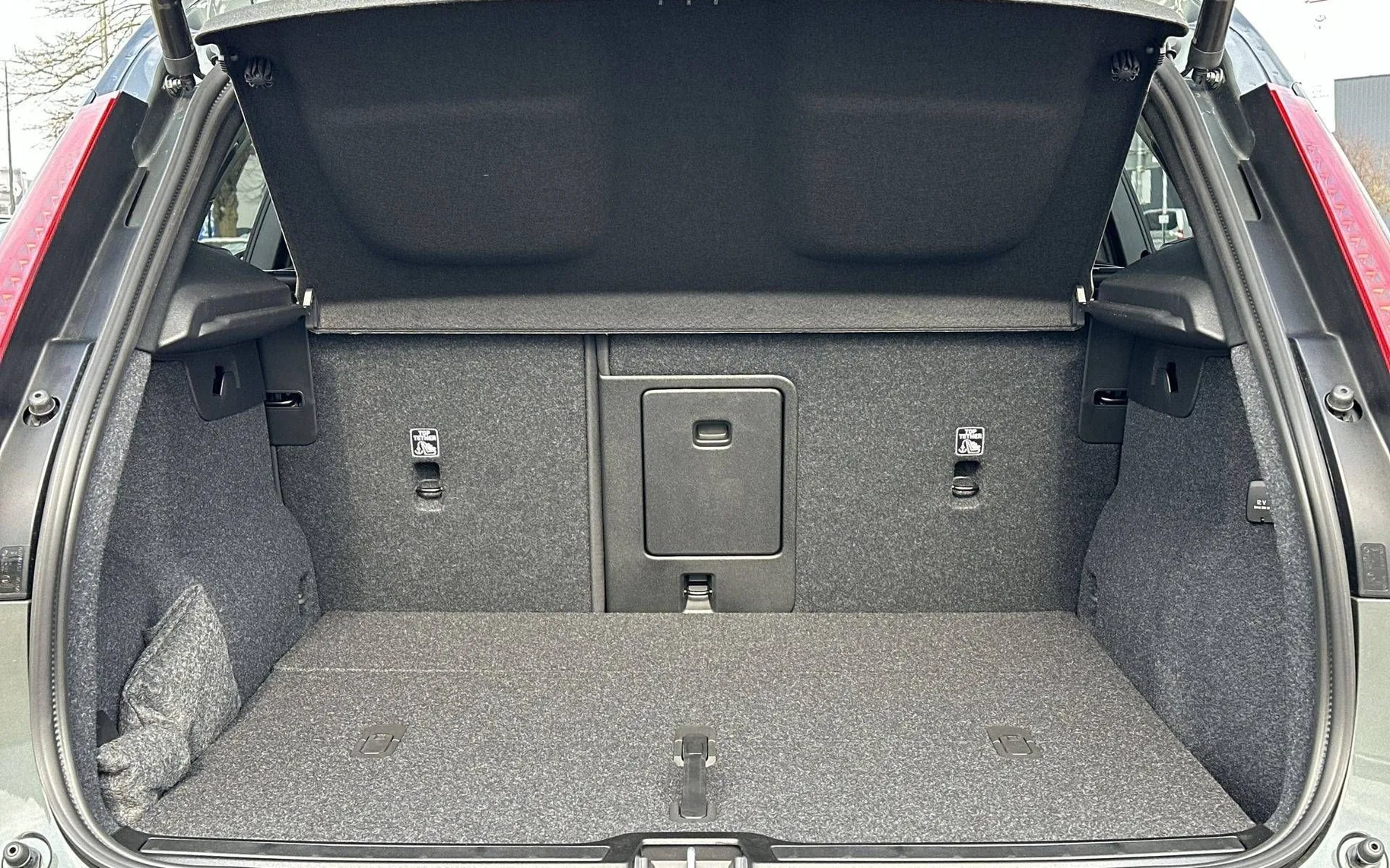 Notranja slika - Volvo XC40 - B3 P Core Avt - 12