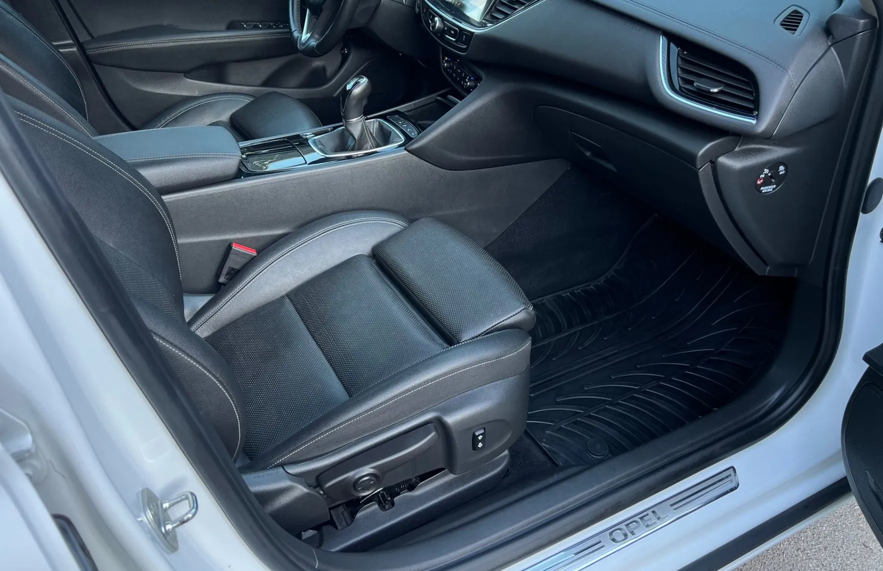 Zunanja slika - Opel Insignia - 2.0 CDTi max oprema slo vozilo znana zgodovina - 10