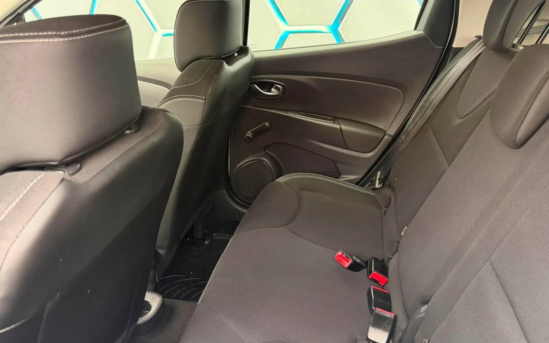 Notranja slika - Renault Clio - 1.5 DCI•OPRAVLJEN VELIK SERVIS•FACELIFT•TEMPOMAT•. - 10